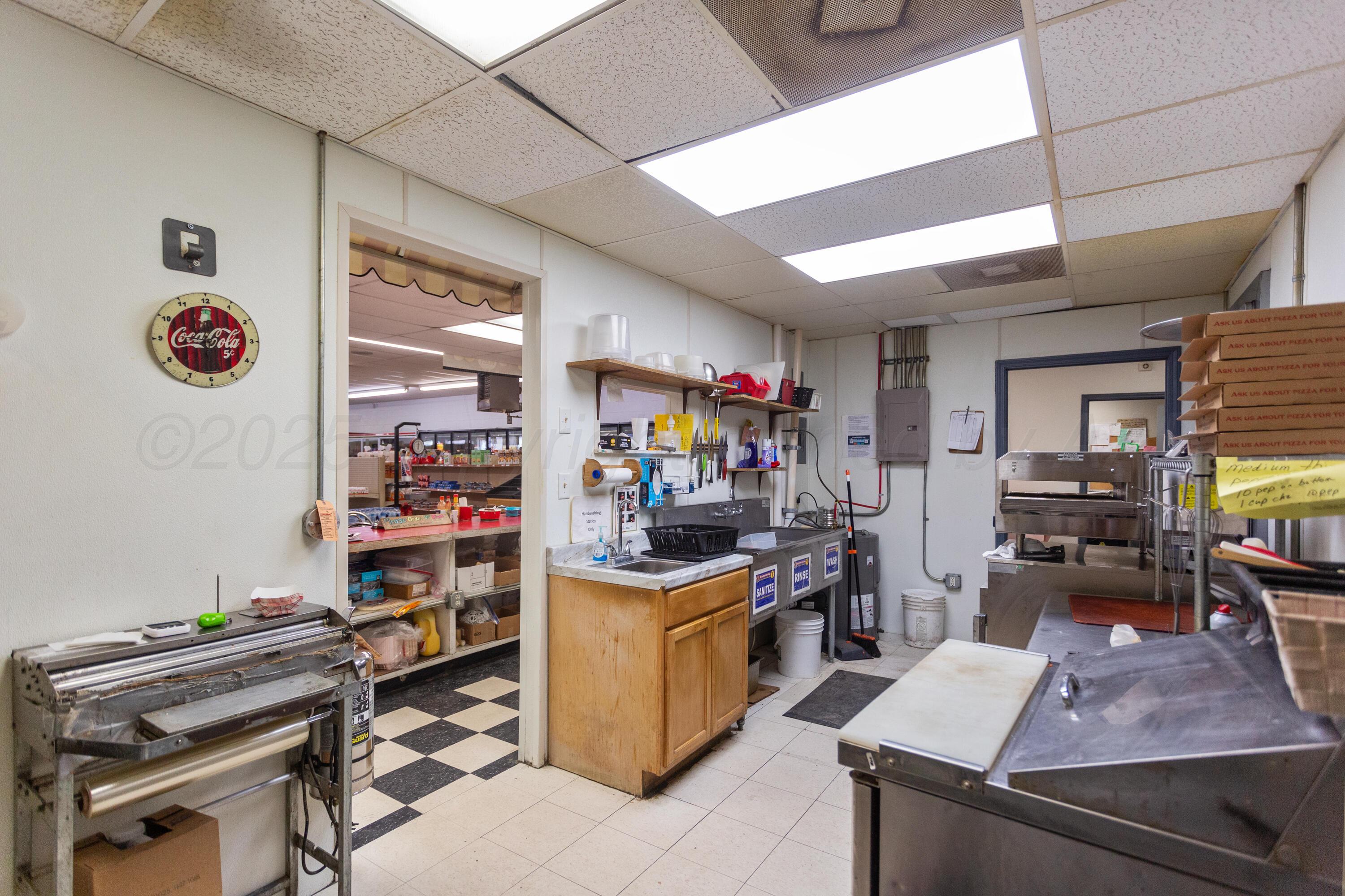 105 E Commercial Street Property Photo 22