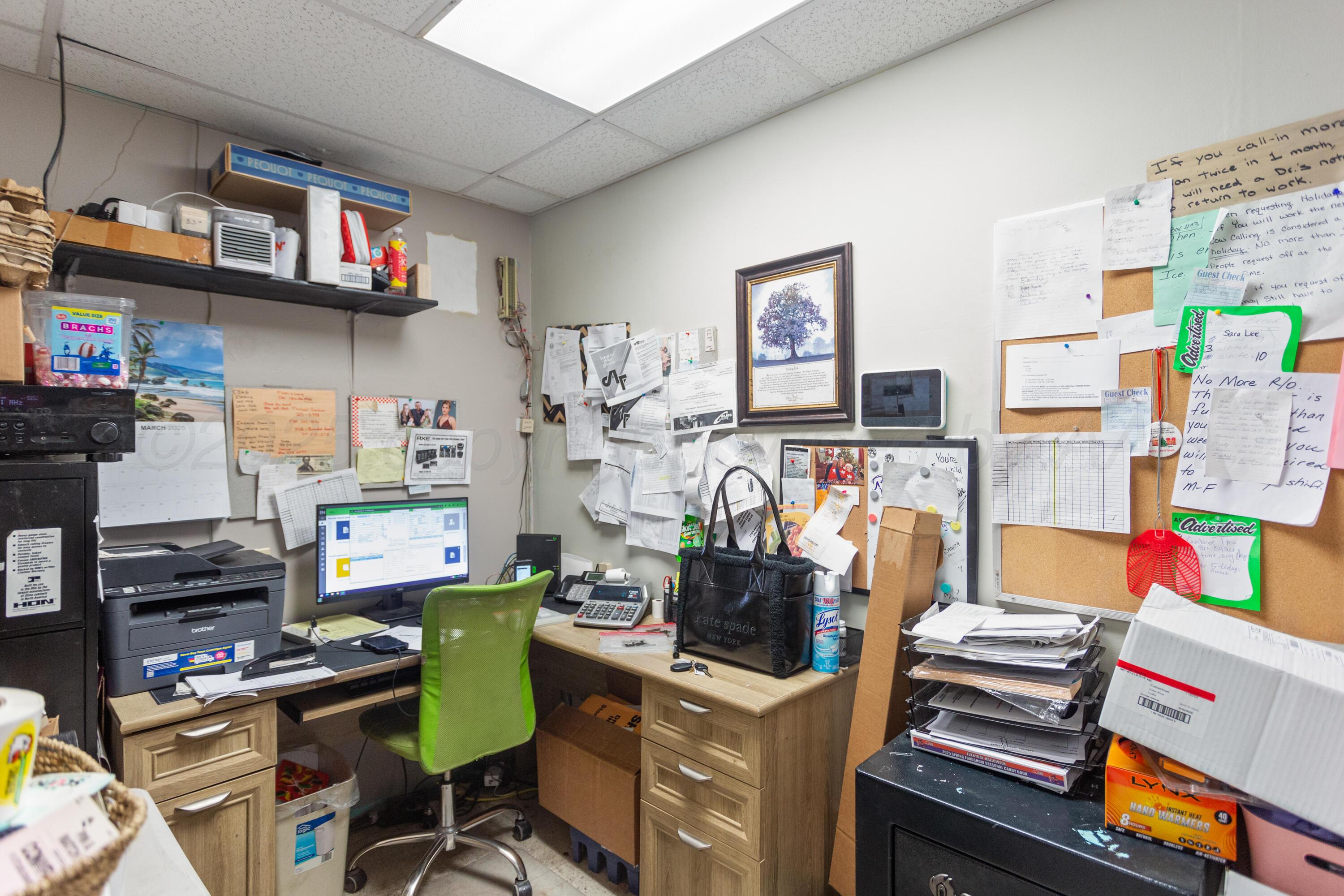 105 E Commercial Street Property Photo 23