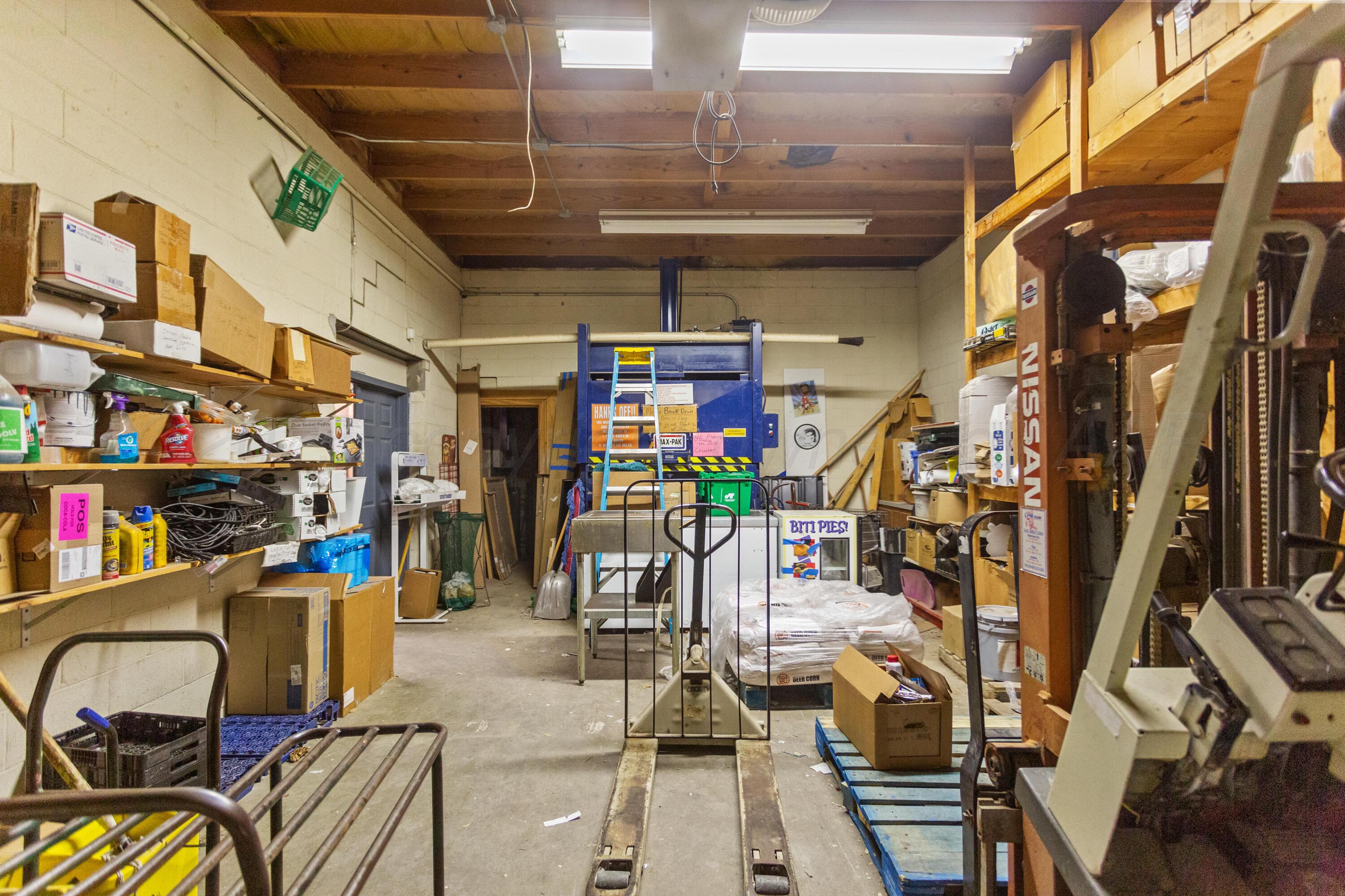 105 E Commercial Street Property Photo 29
