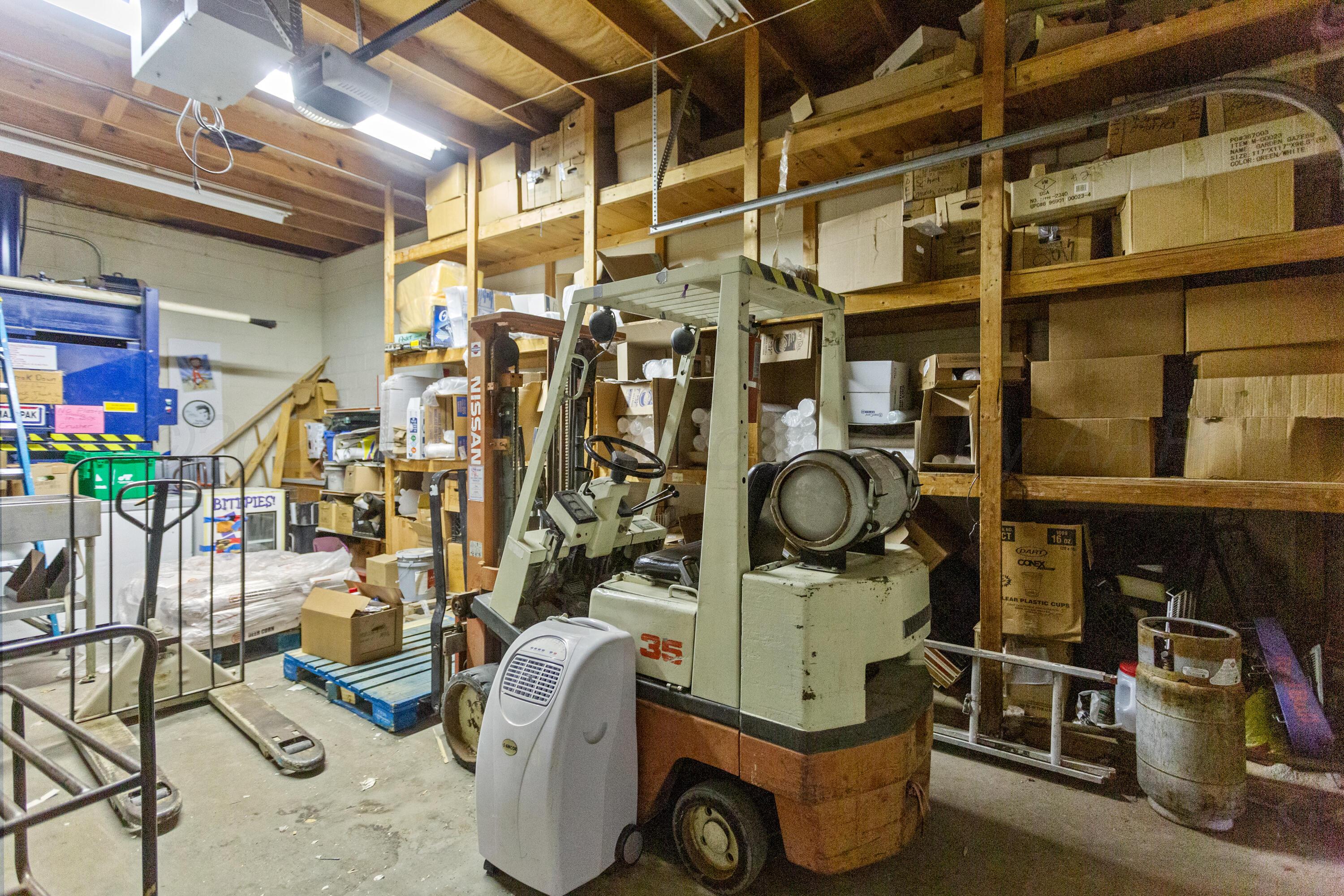 105 E Commercial Street Property Photo 30
