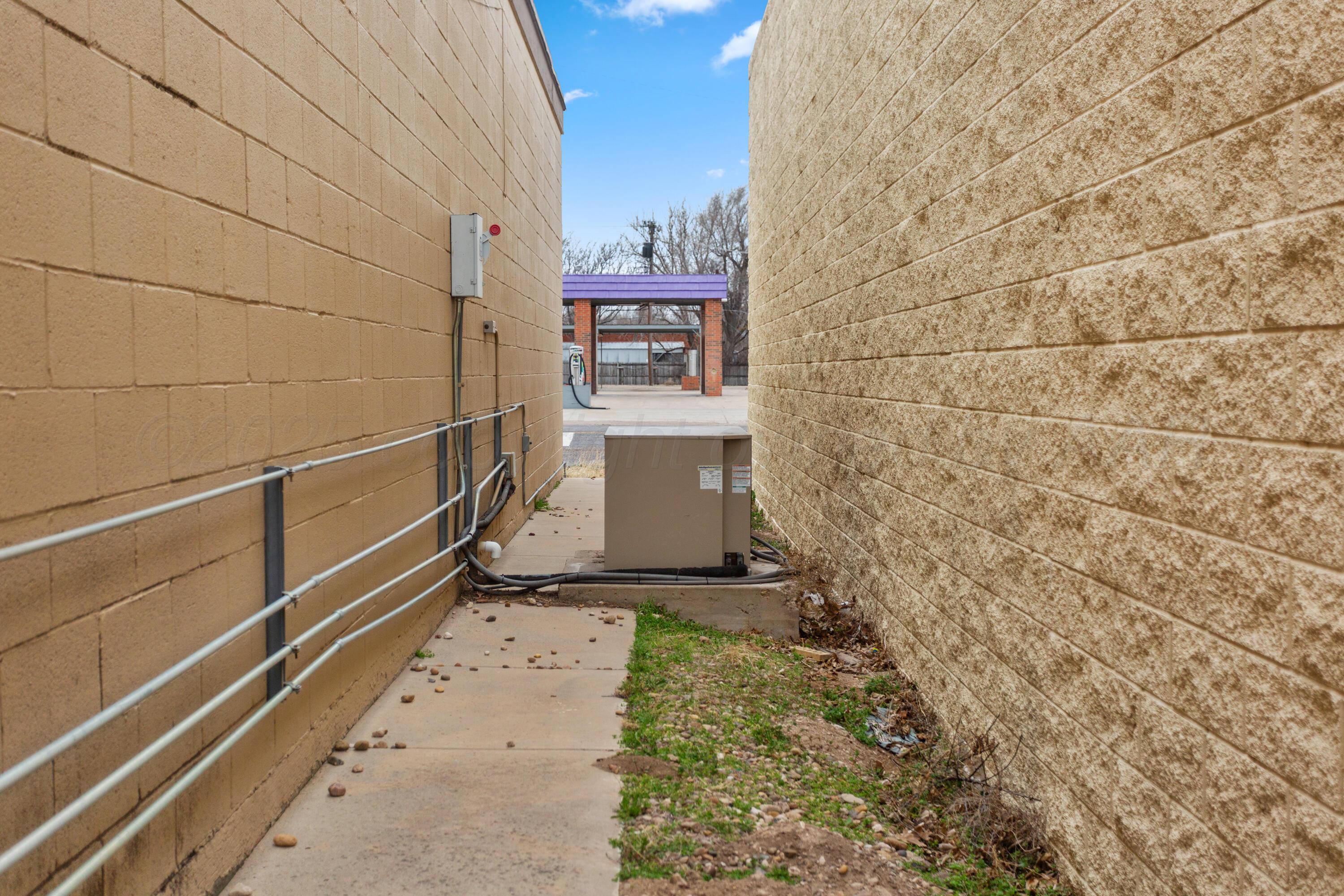 105 E Commercial Street Property Photo 36