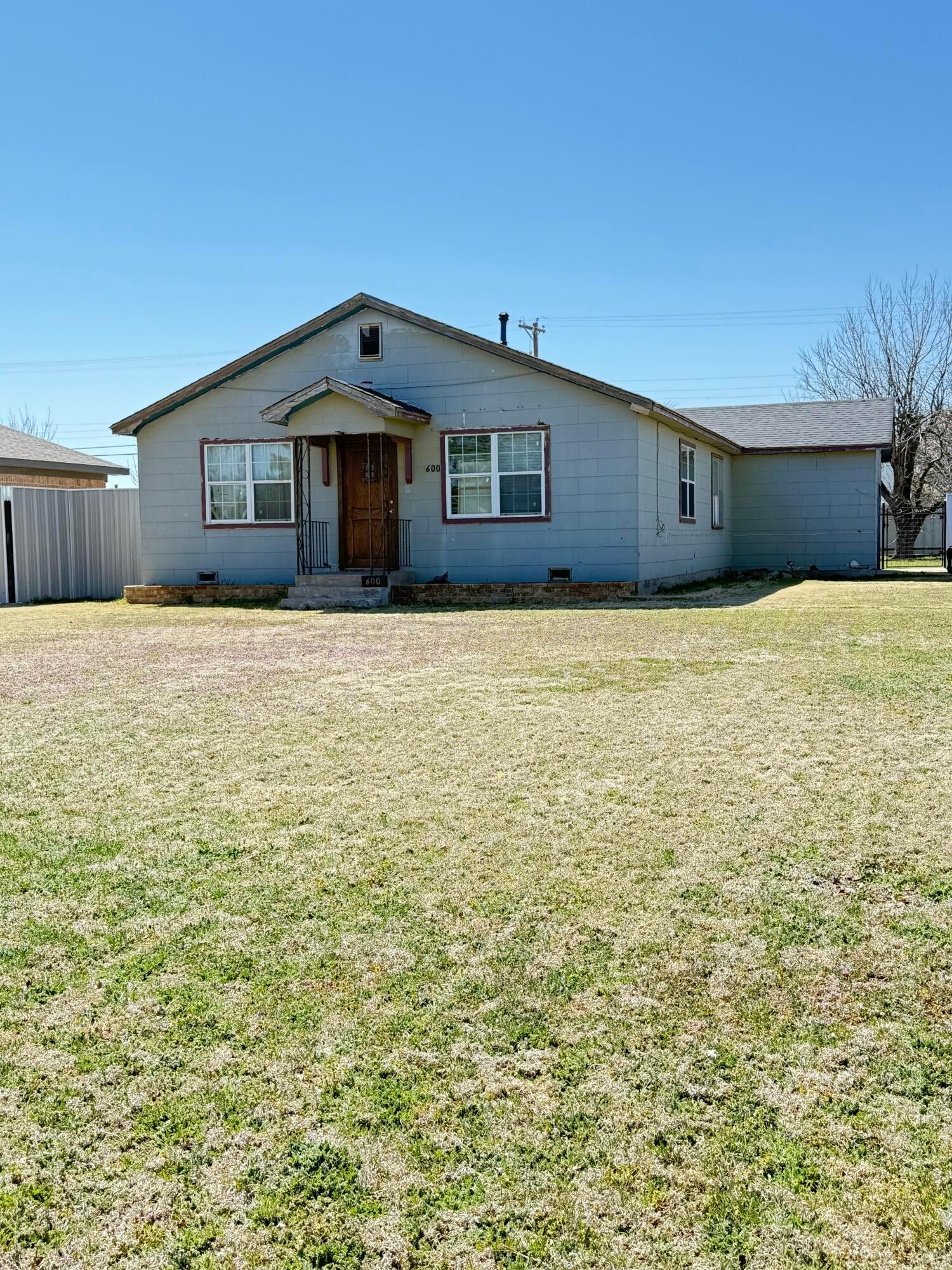 600 S Williston Property Photo