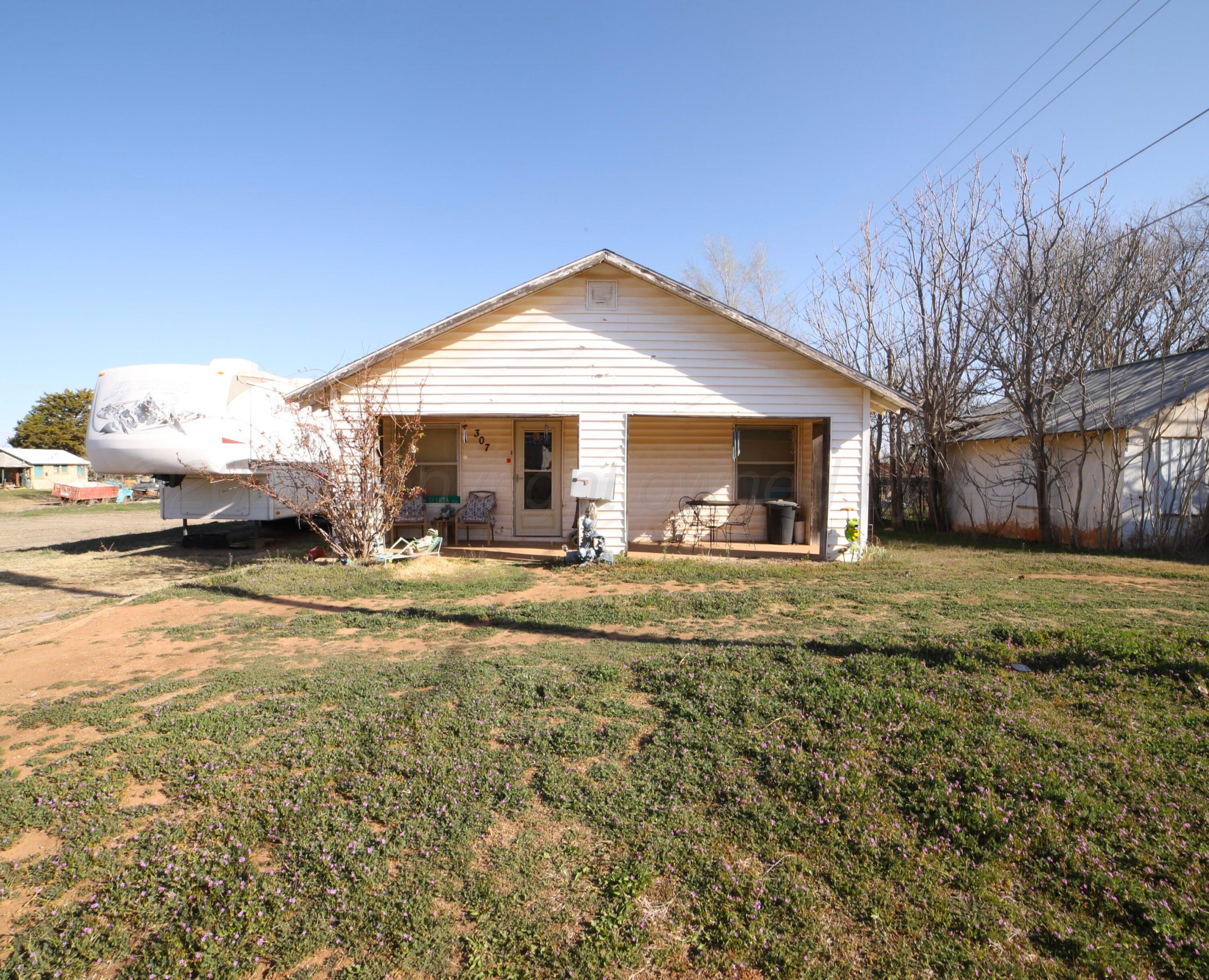 307 E 11th Street Property Photo