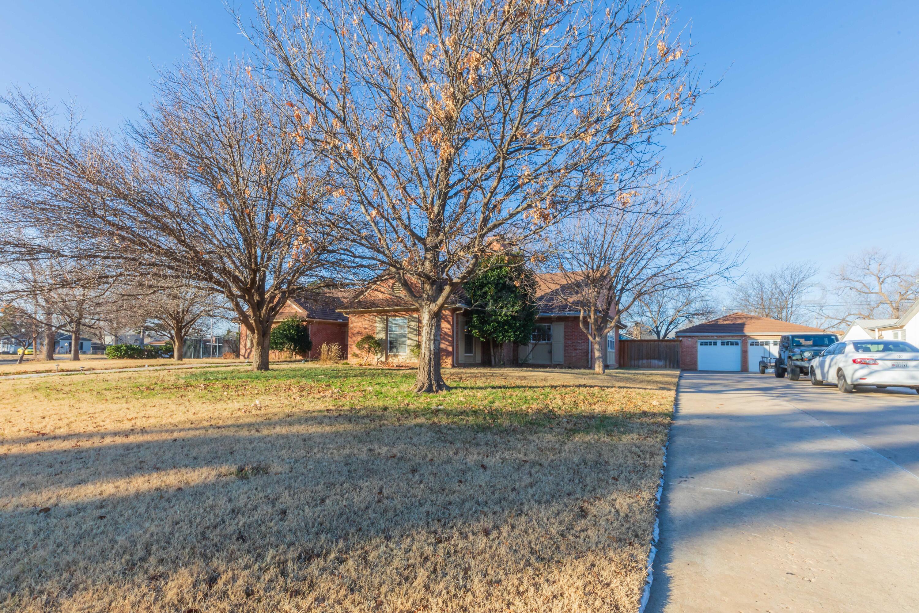 1318 Broadmoor Street Property Photo 2