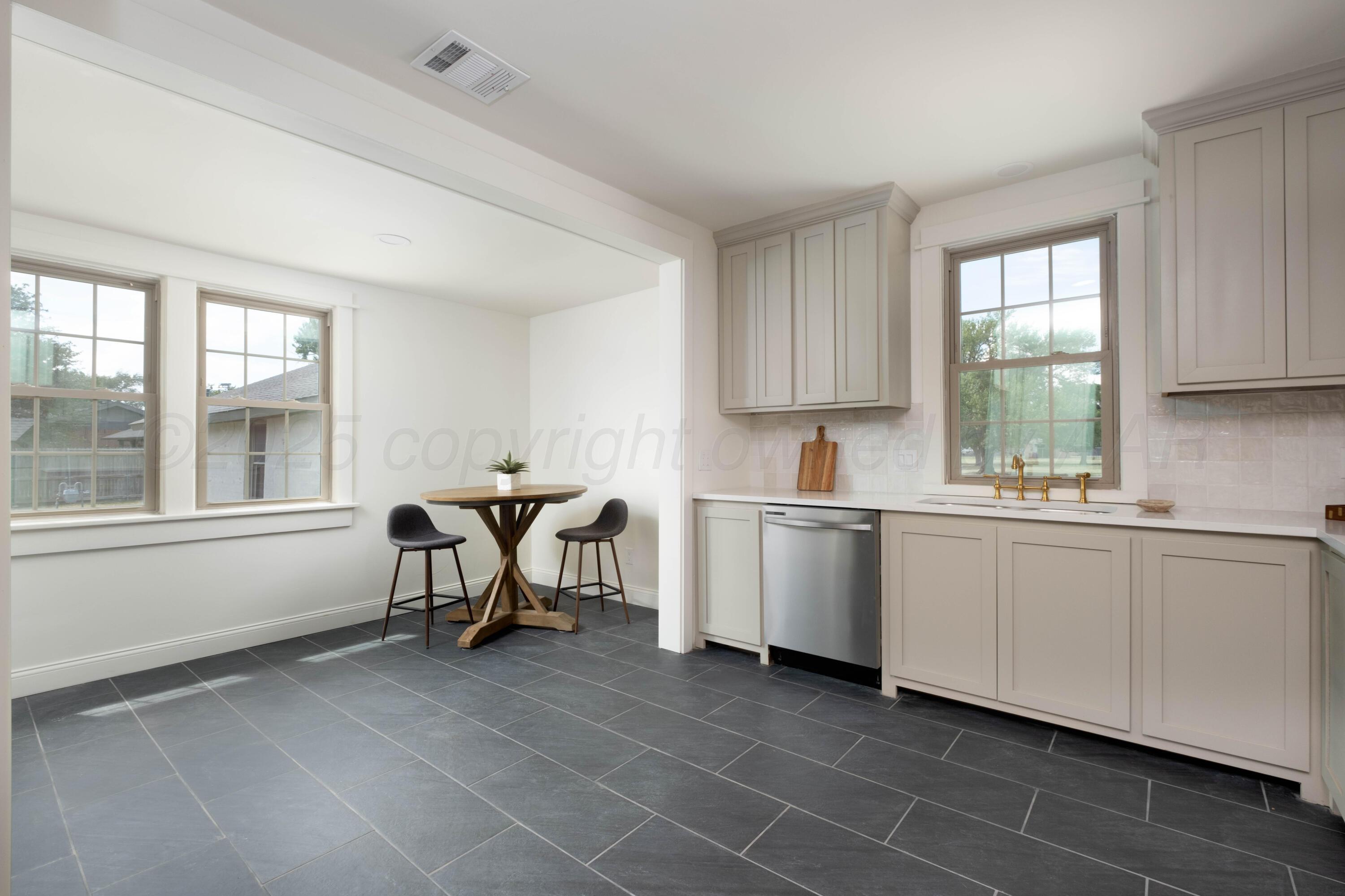 1111 Charles Avenue Property Photo 25