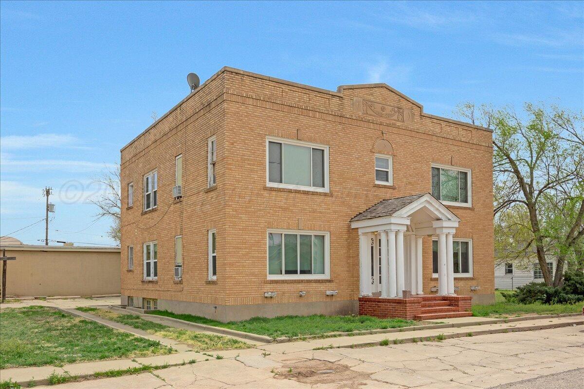 1403 S Hughes Street Property Photo