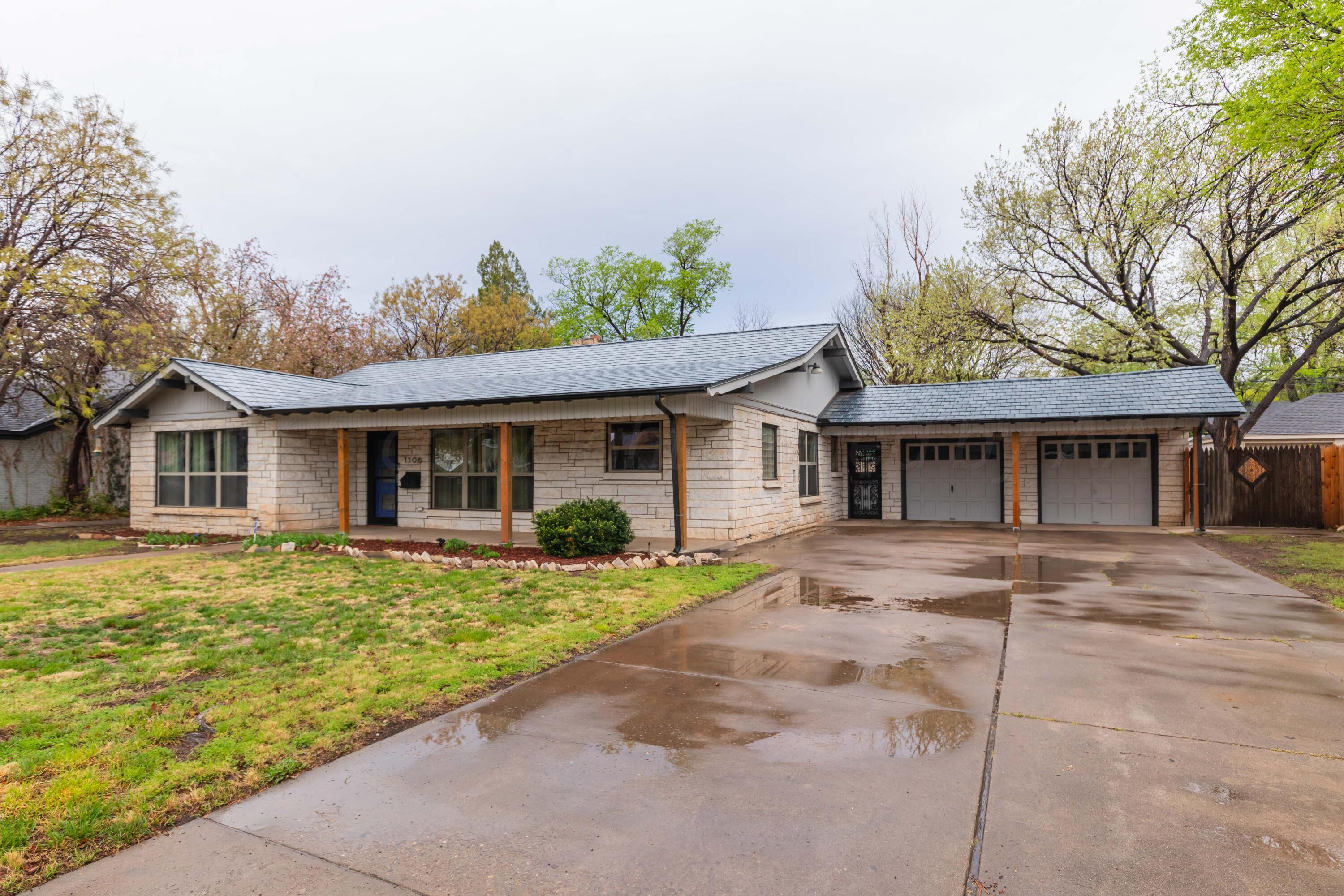 1506 Crockett Street Property Photo 2