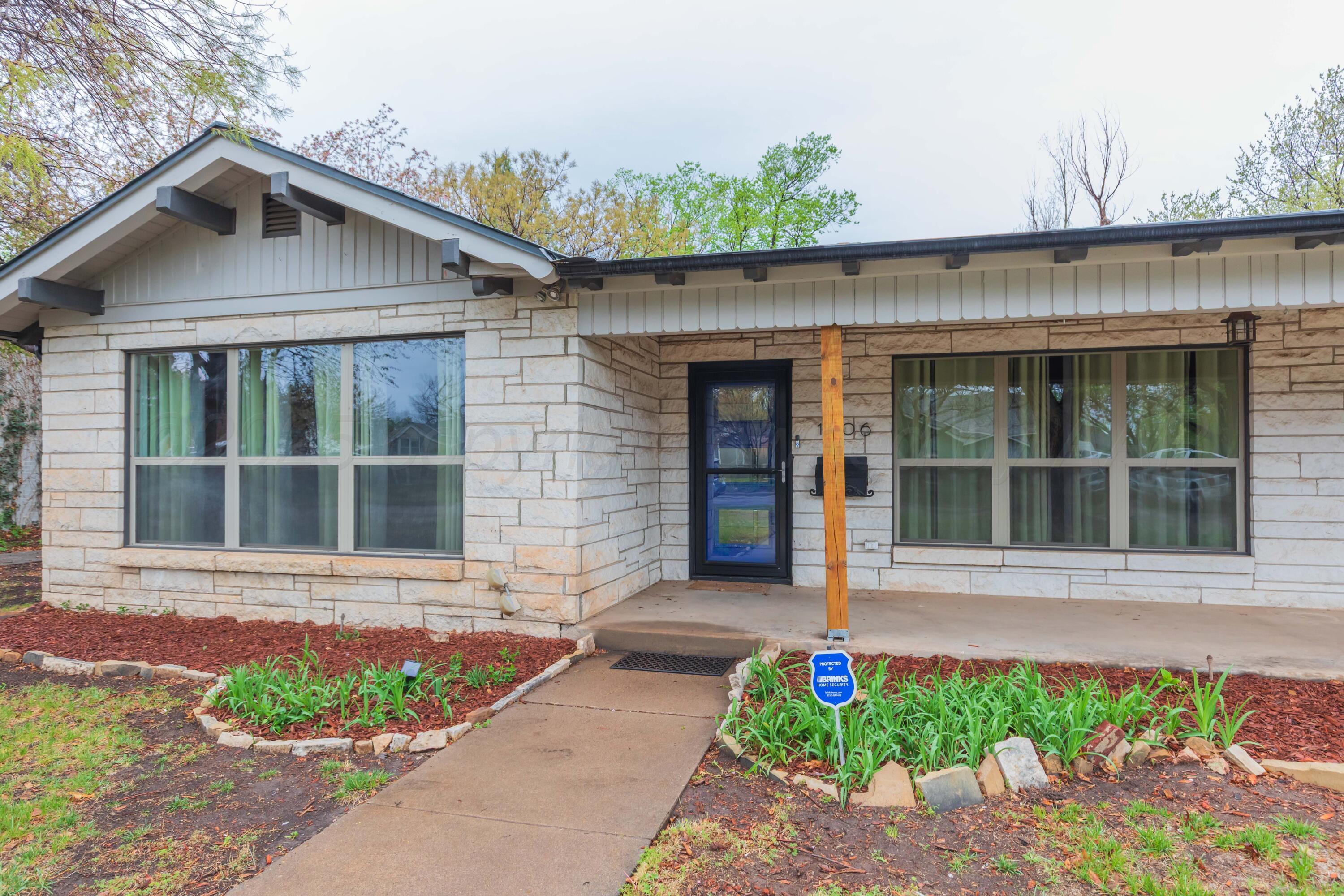 1506 Crockett Street Property Photo 3