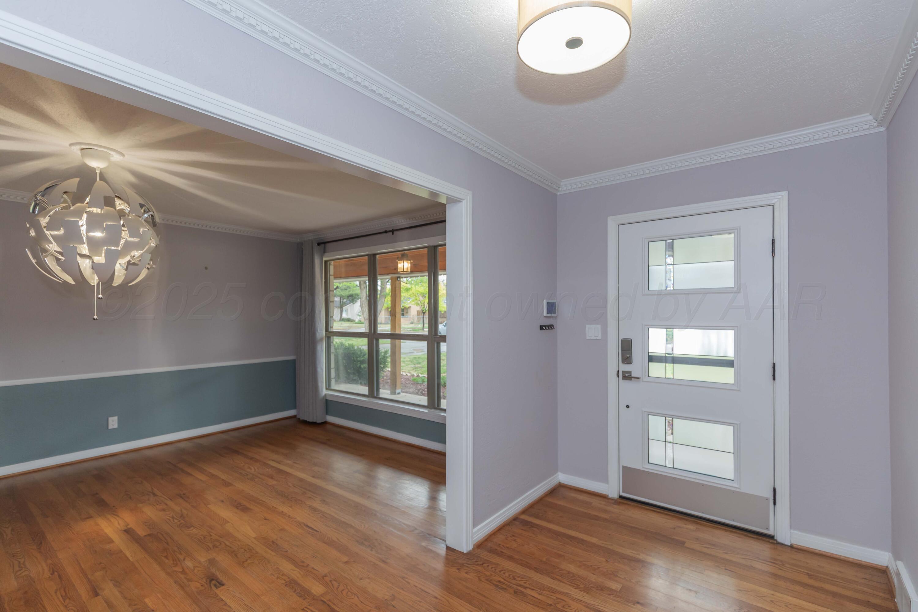 1506 Crockett Street Property Photo 4