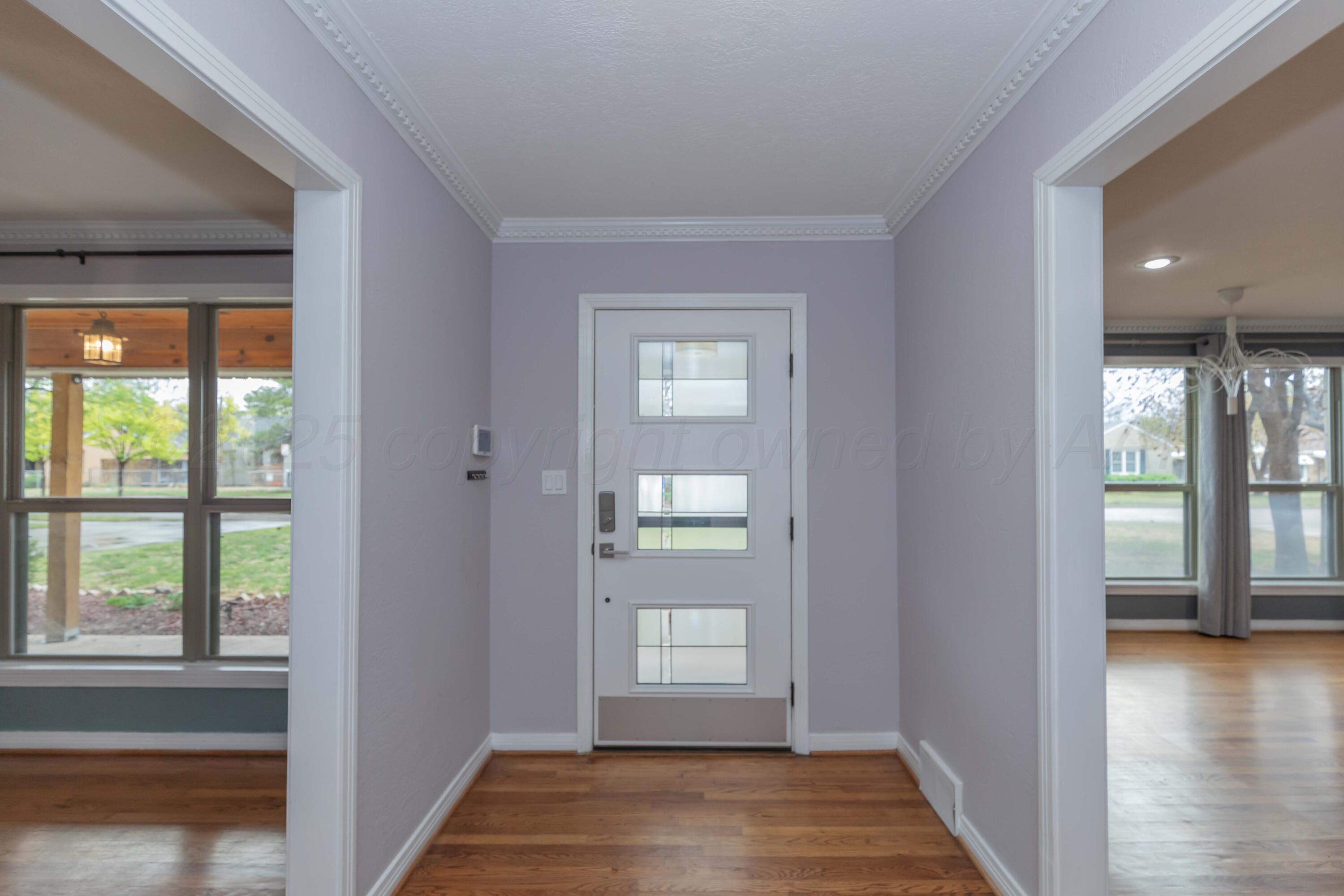 1506 Crockett Street Property Photo 5