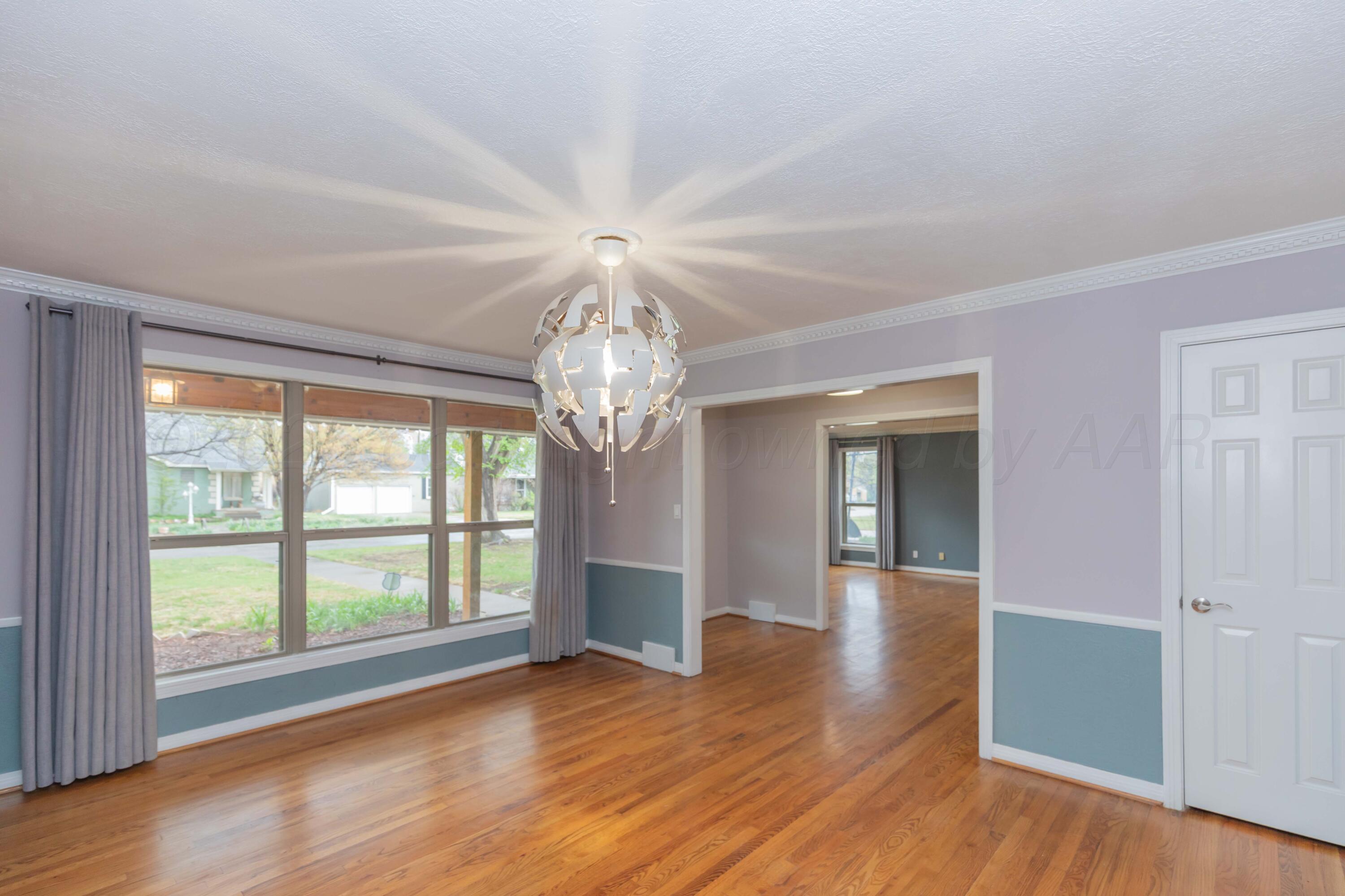1506 Crockett Street Property Photo 6