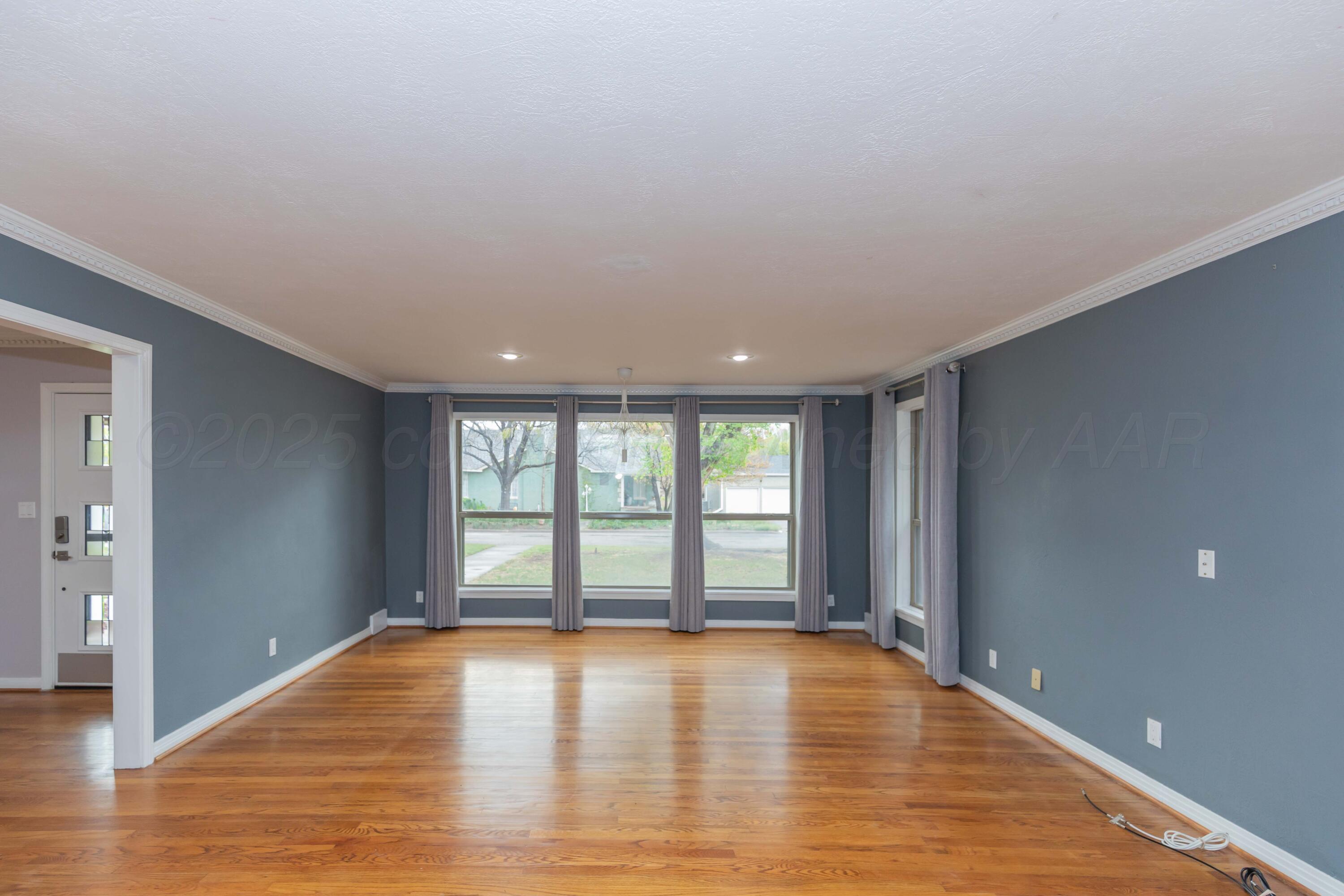 1506 Crockett Street Property Photo 9