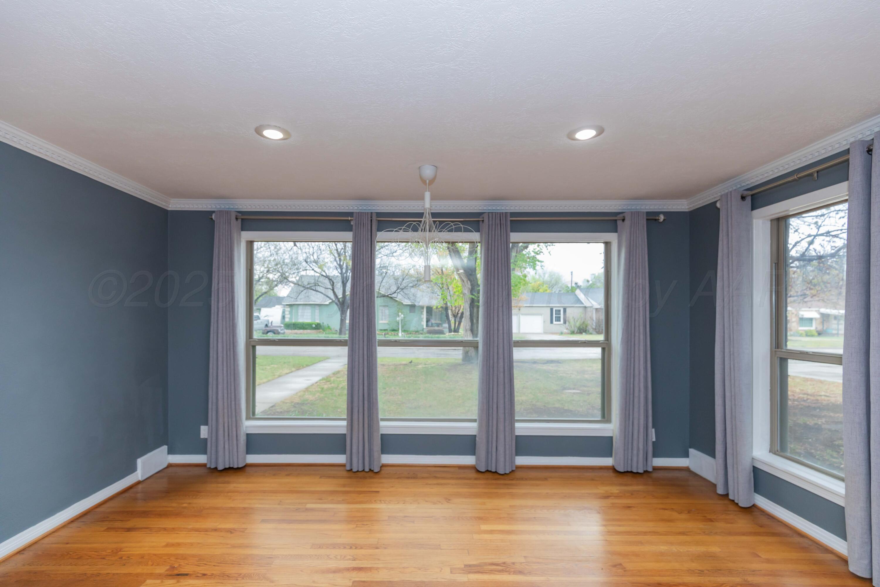 1506 Crockett Street Property Photo 12