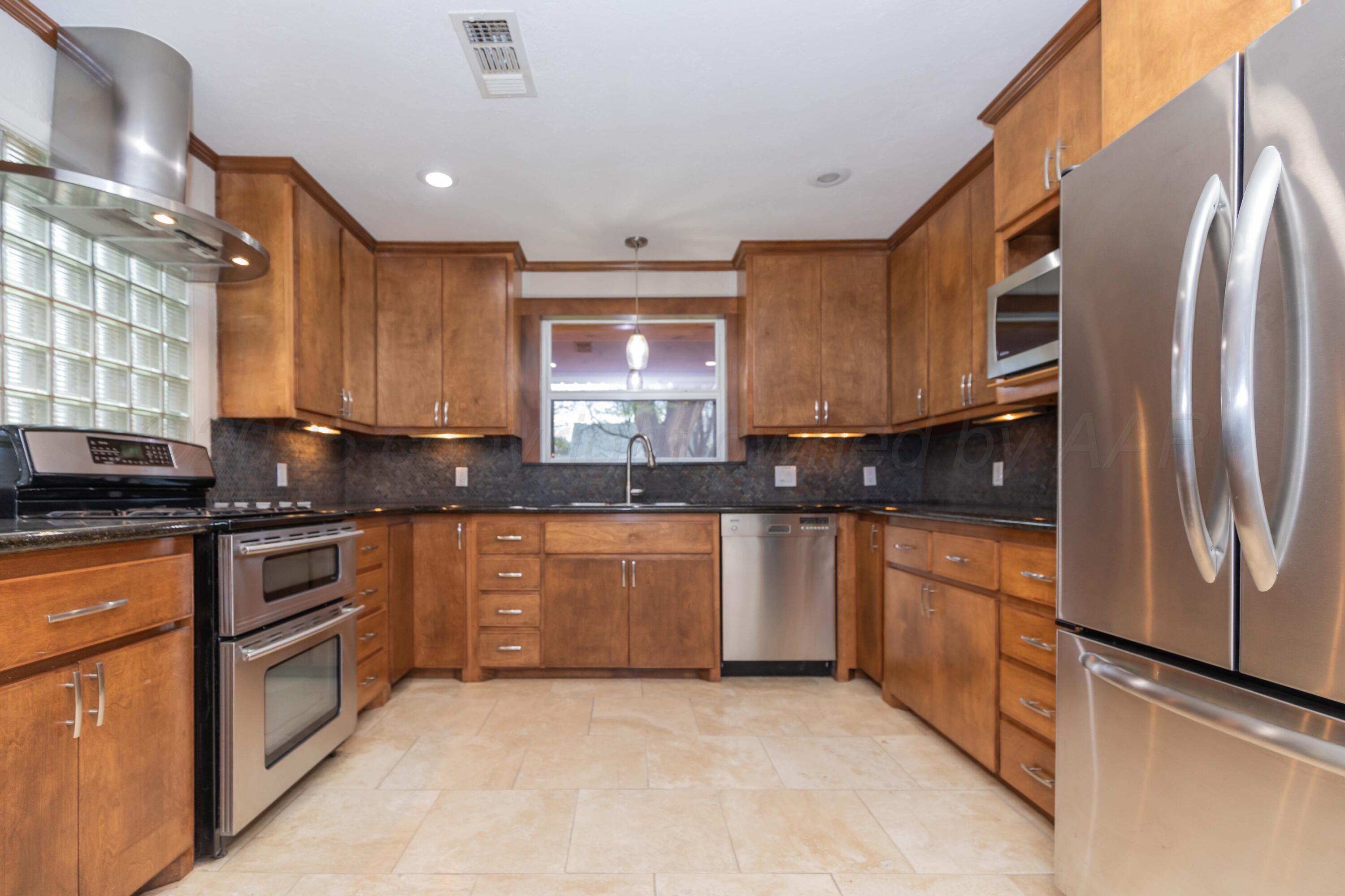1506 Crockett Street Property Photo 13
