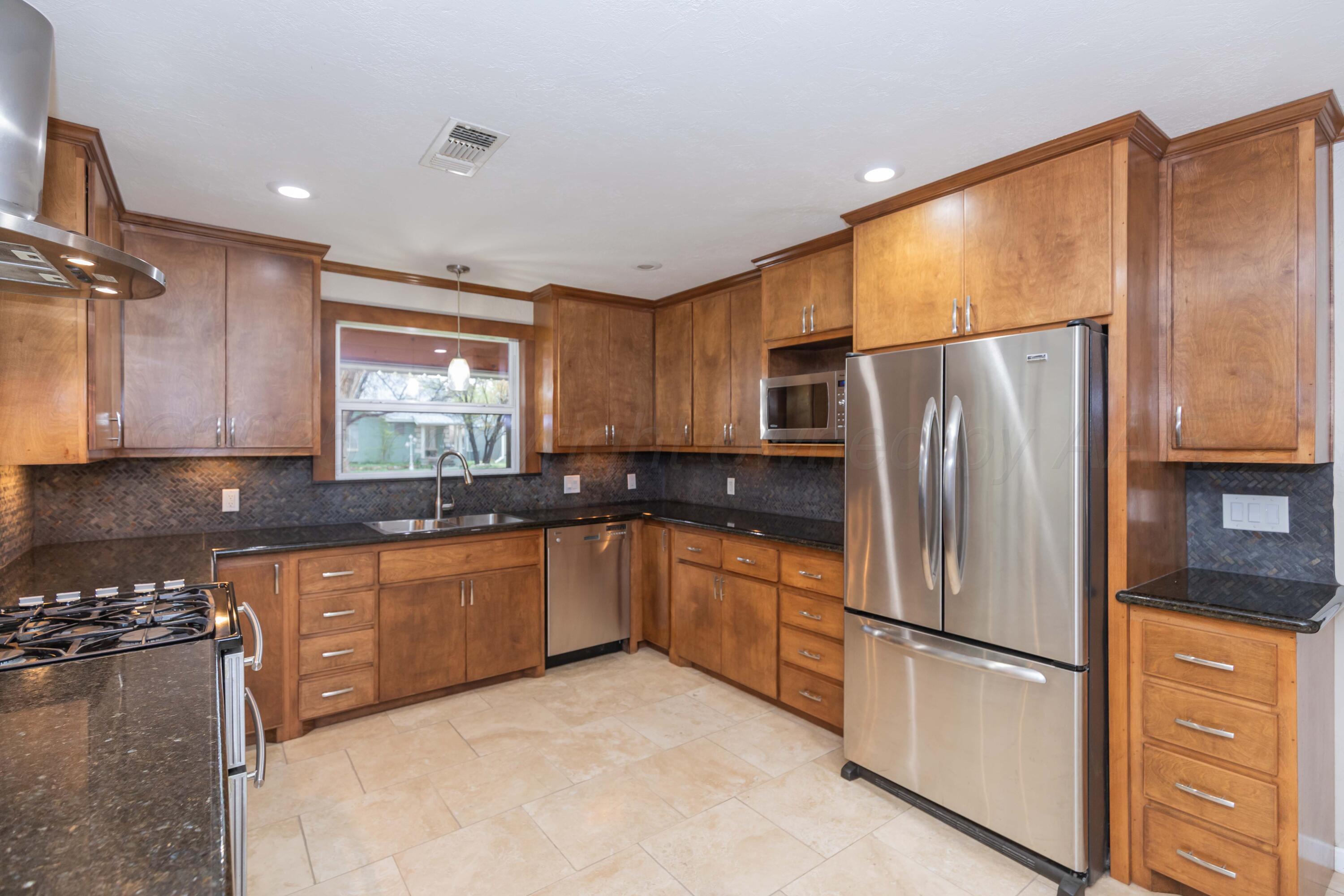 1506 Crockett Street Property Photo 14