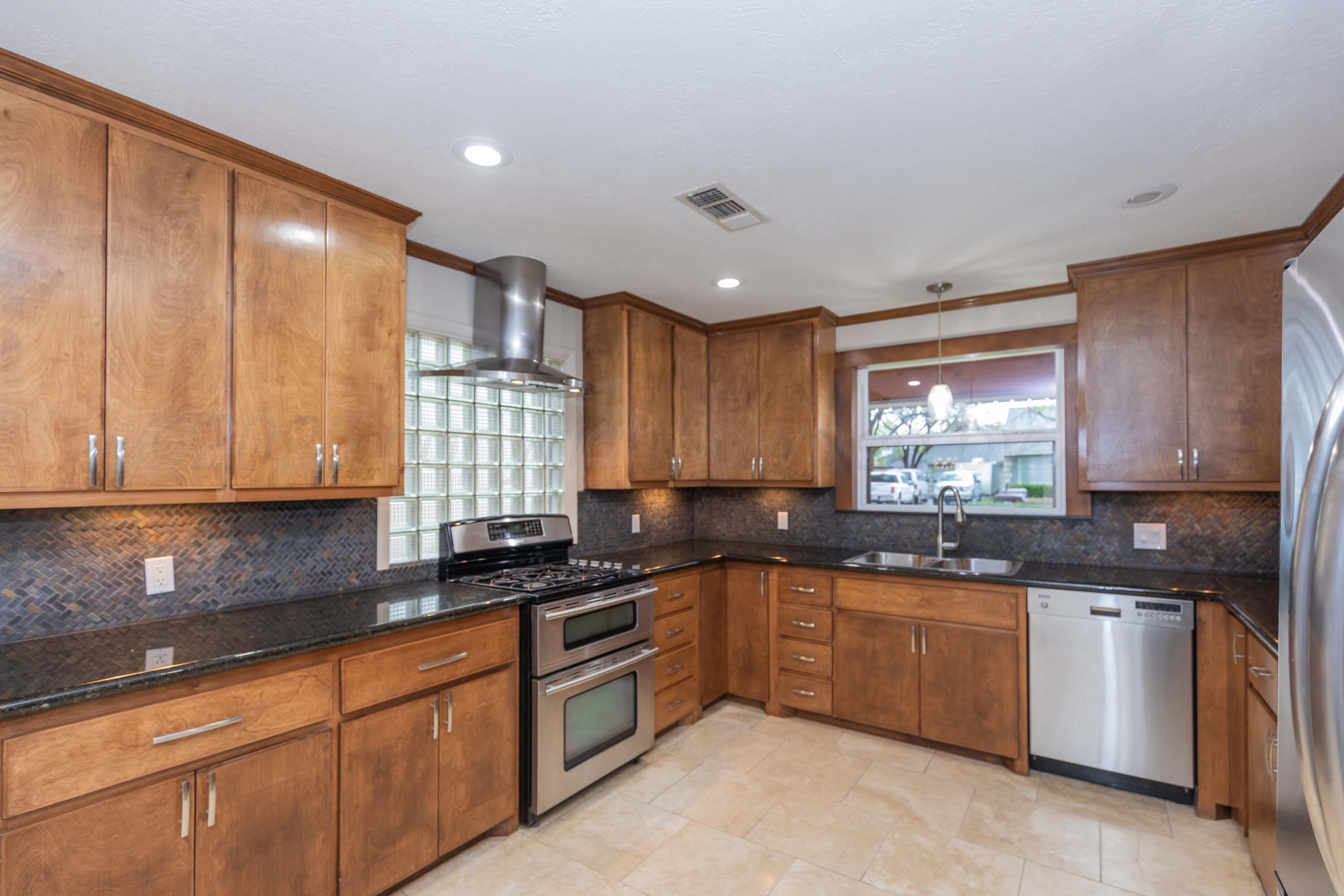 1506 Crockett Street Property Photo 15