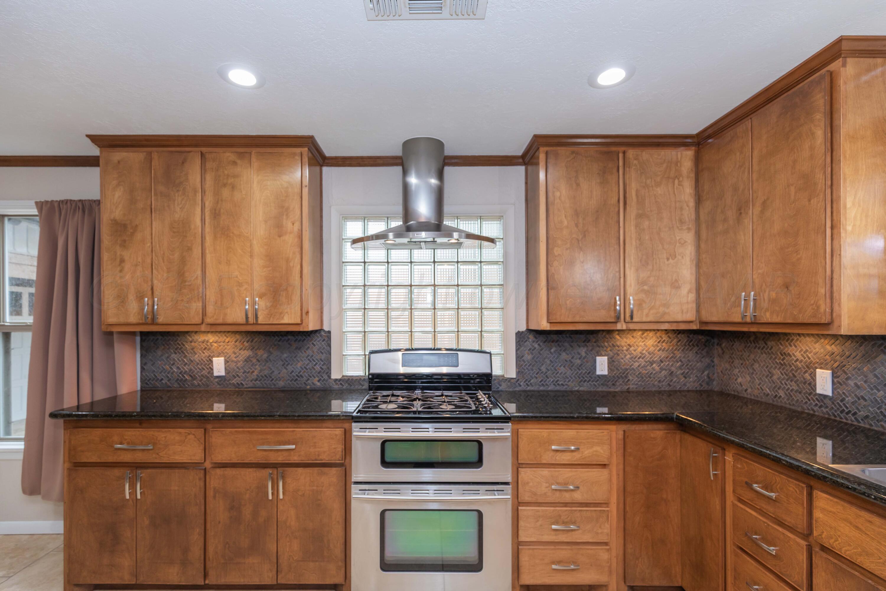 1506 Crockett Street Property Photo 17
