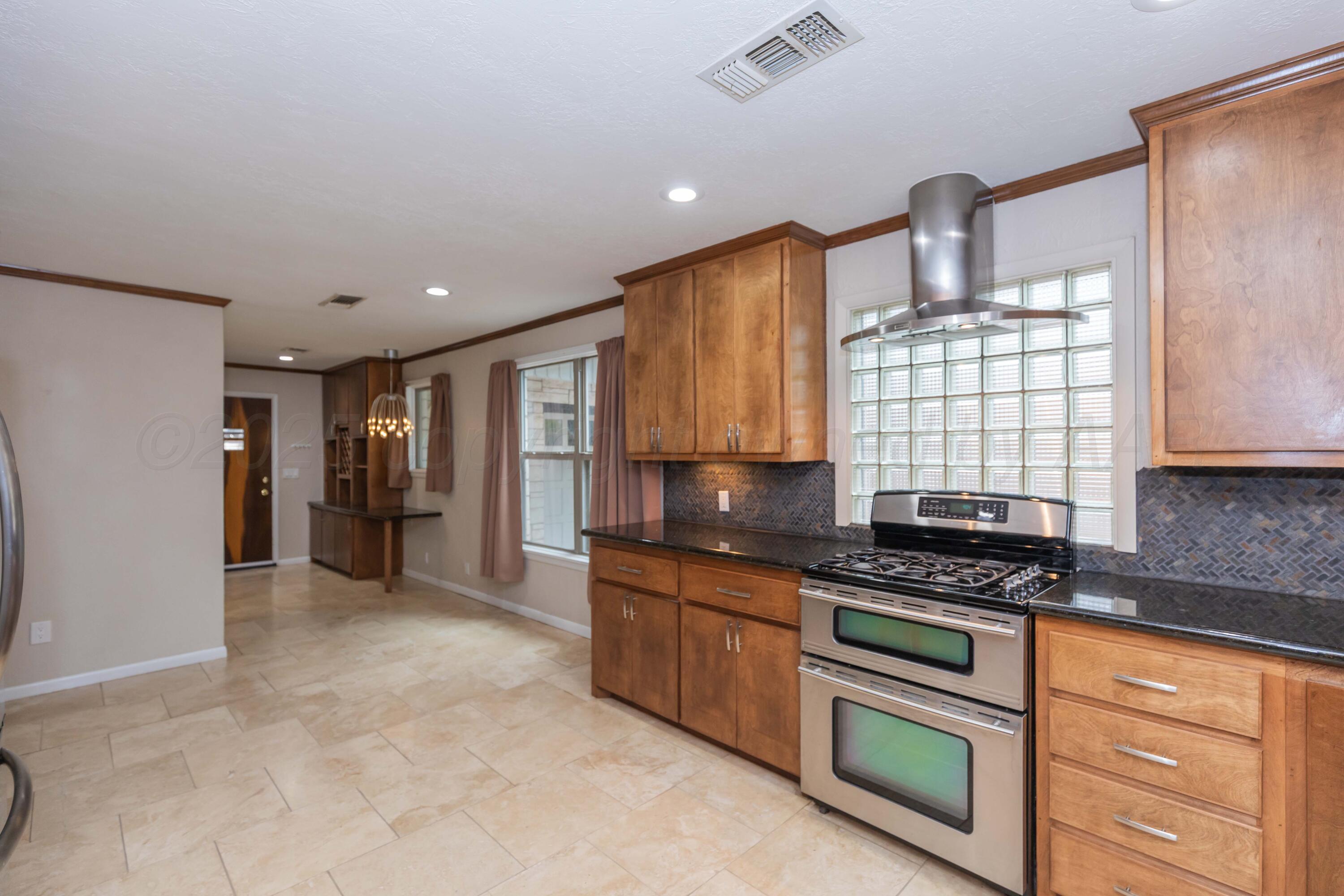 1506 Crockett Street Property Photo 18