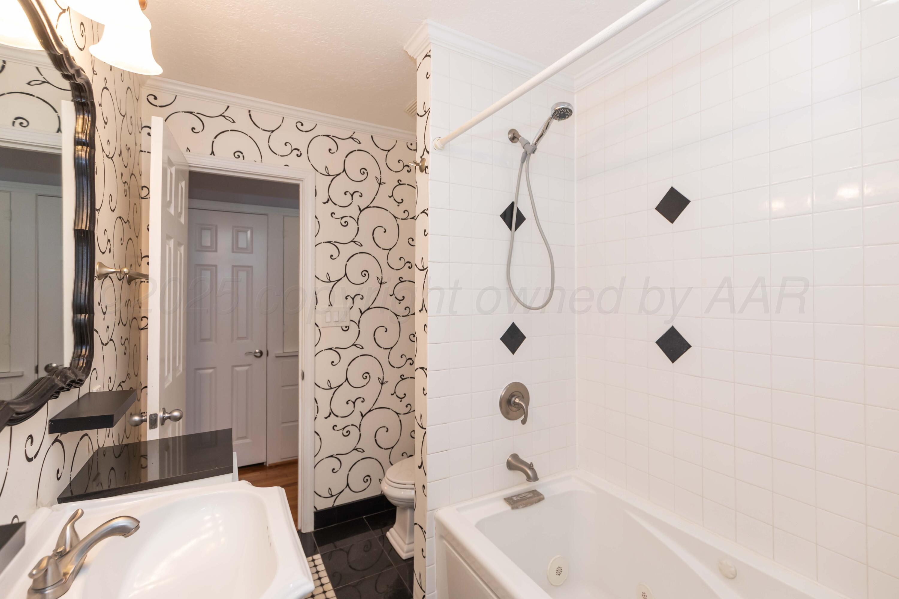 1506 Crockett Street Property Photo 40