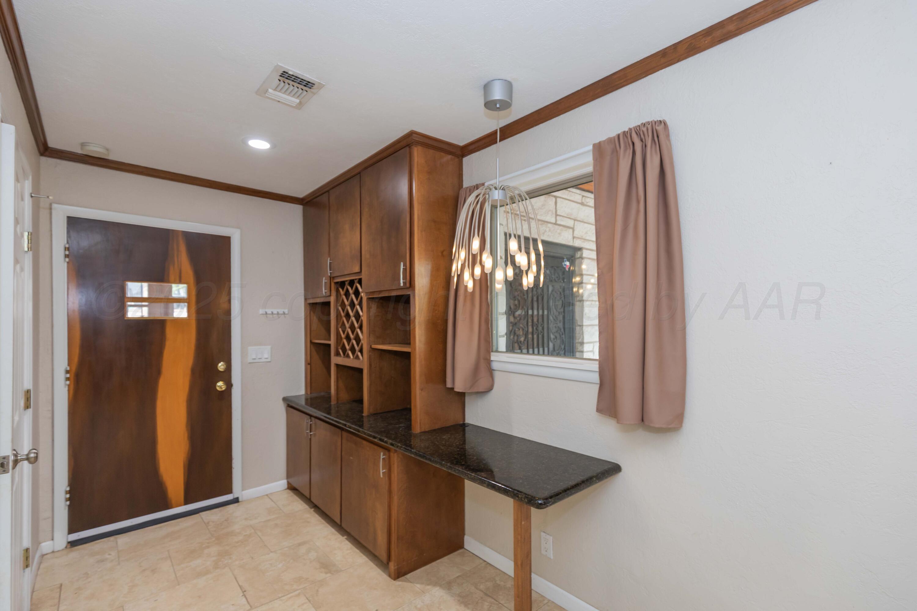 1506 Crockett Street Property Photo 43