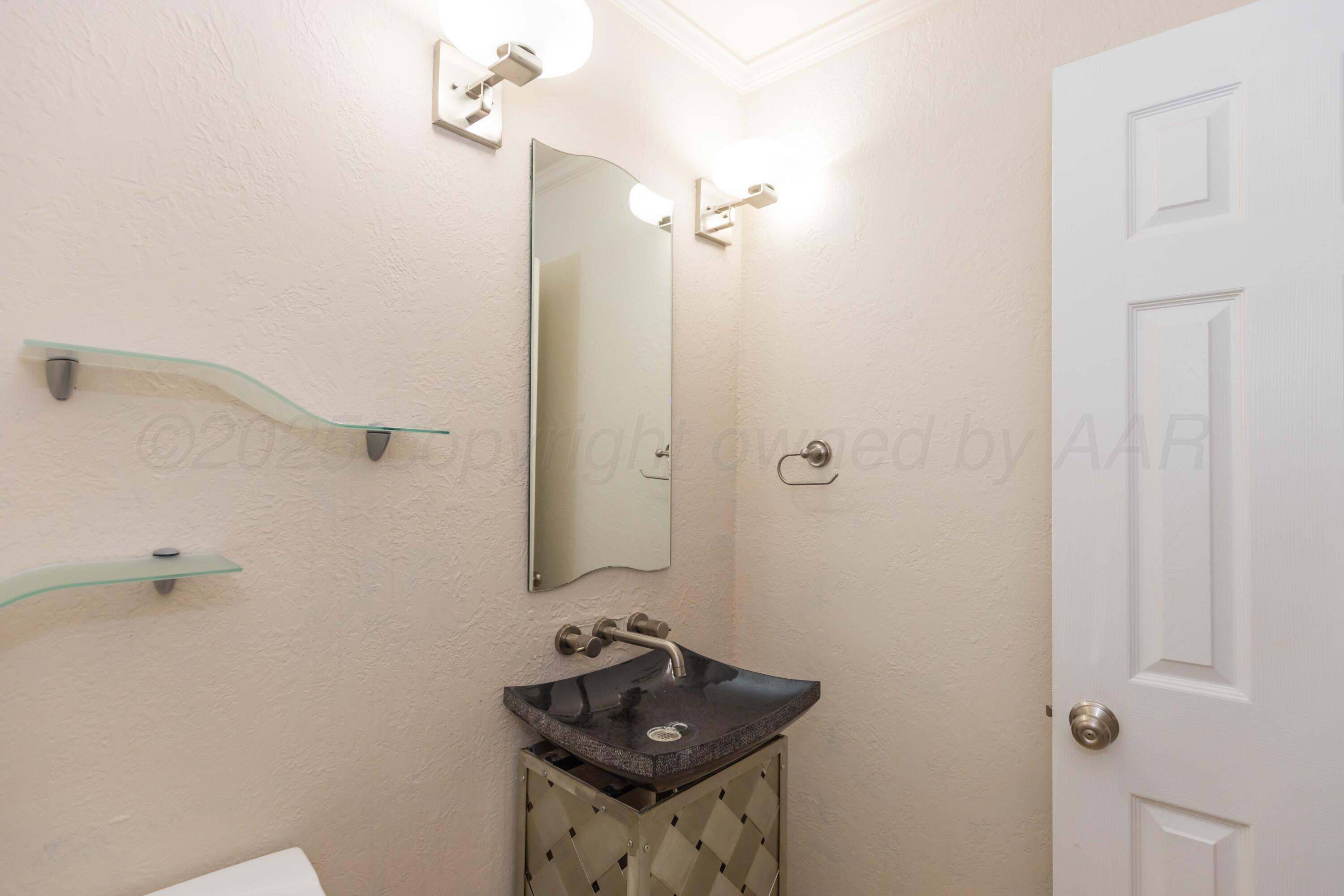 1506 Crockett Street Property Photo 46