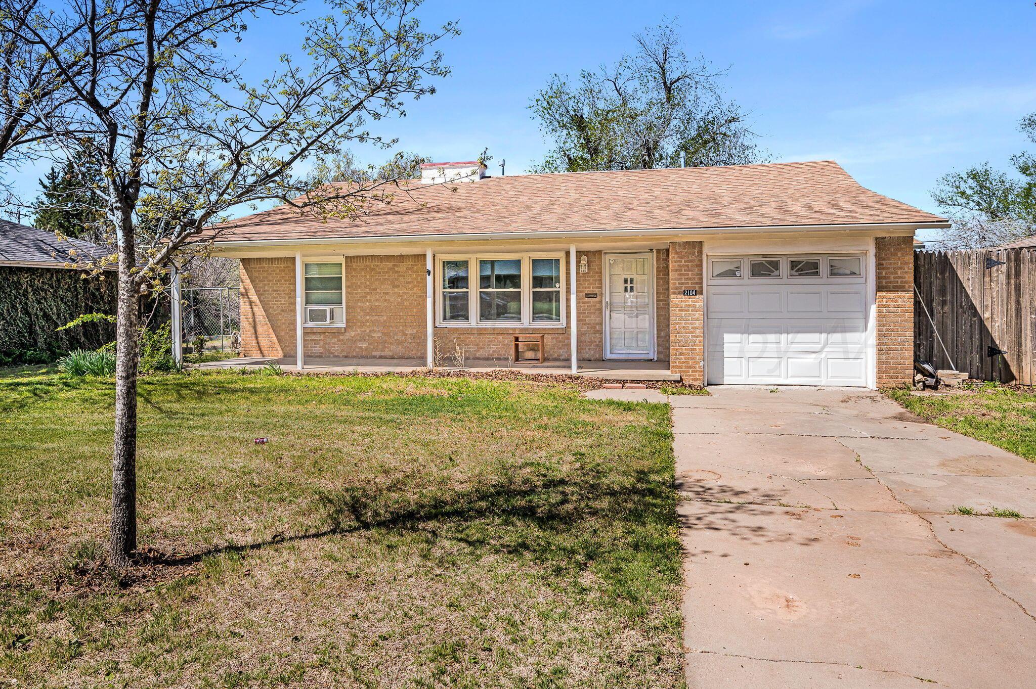 2104 S Travis Street Property Photo