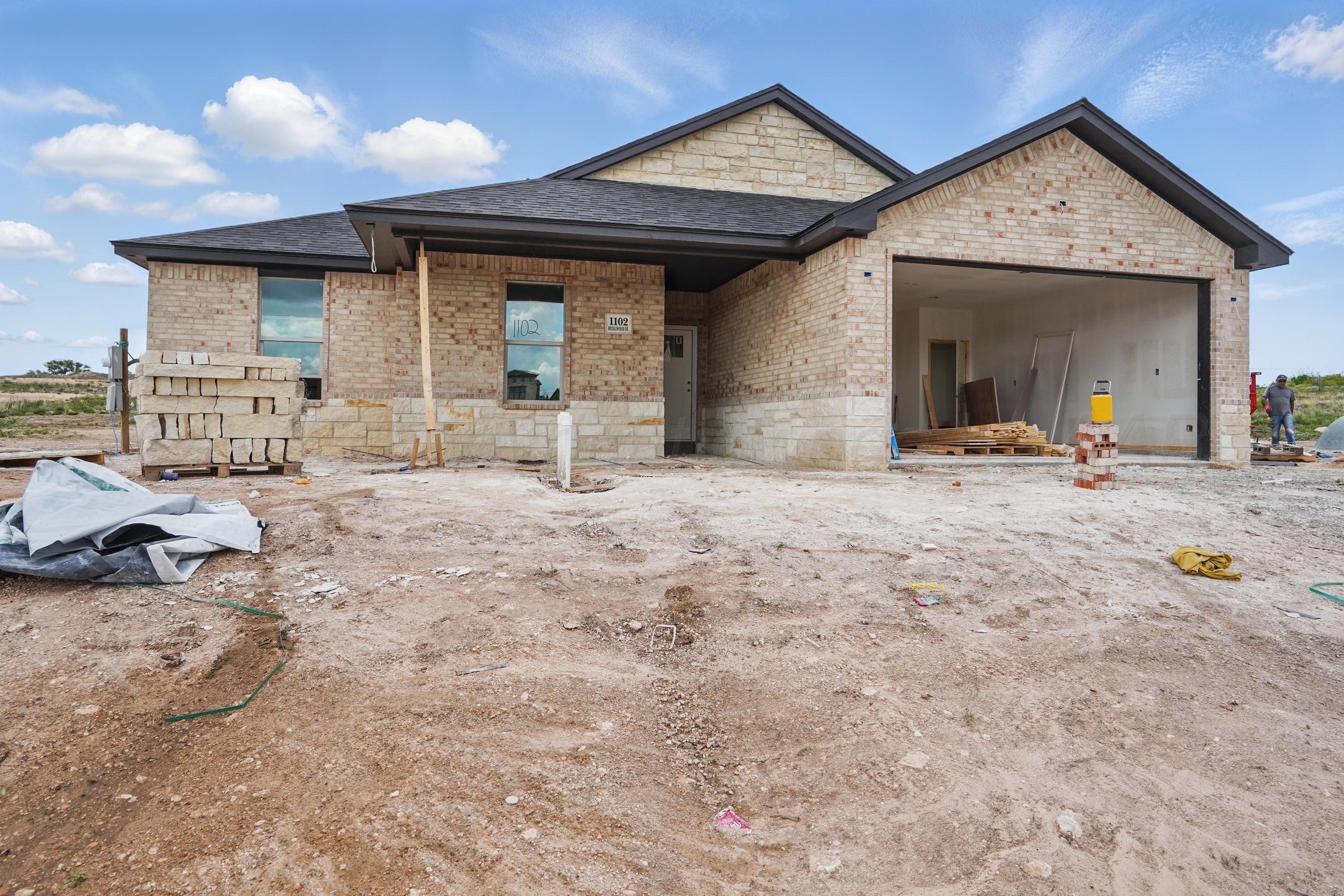 1102 Bridlewood Drive Property Photo 1