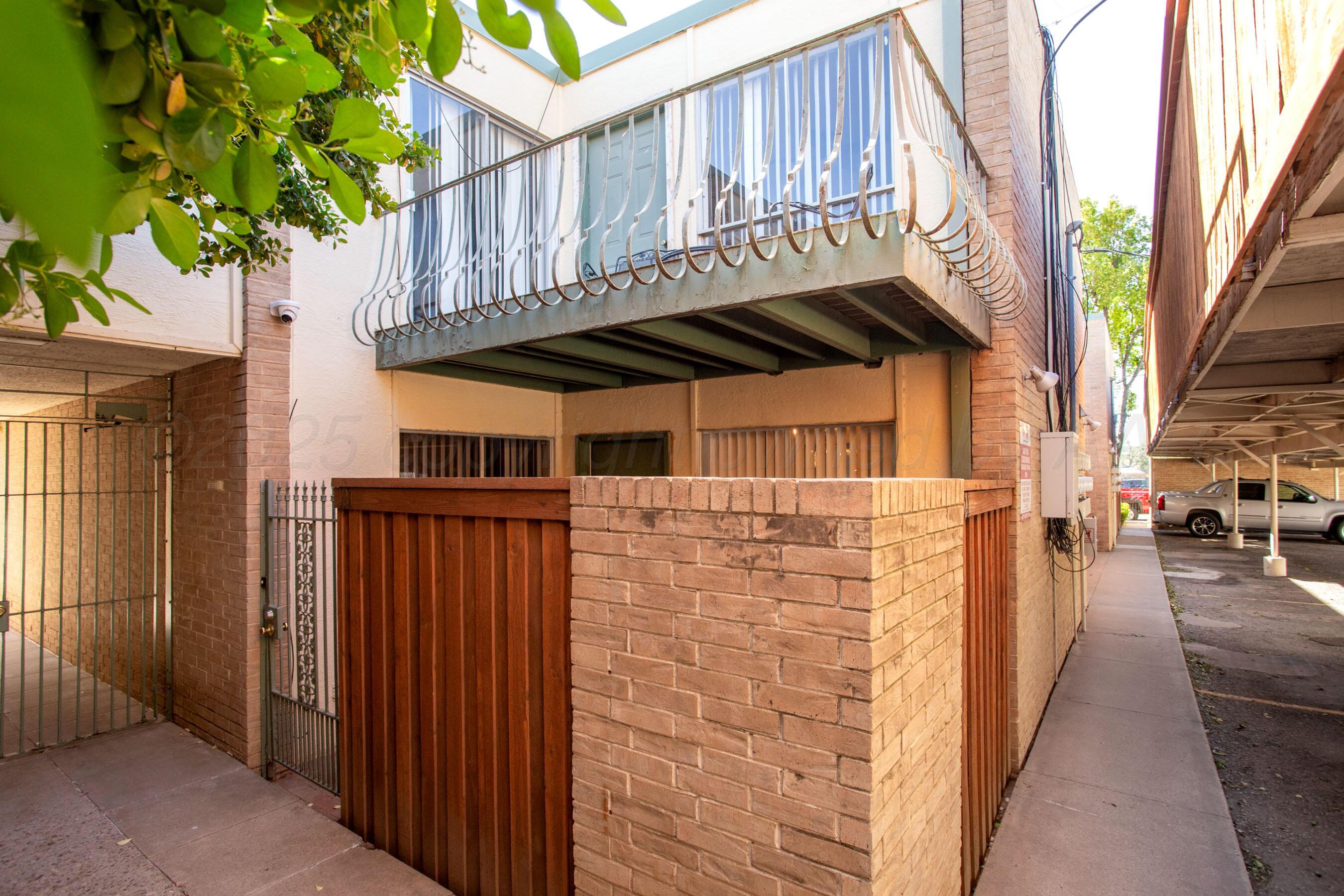 2400 S Polk Street Property Photo