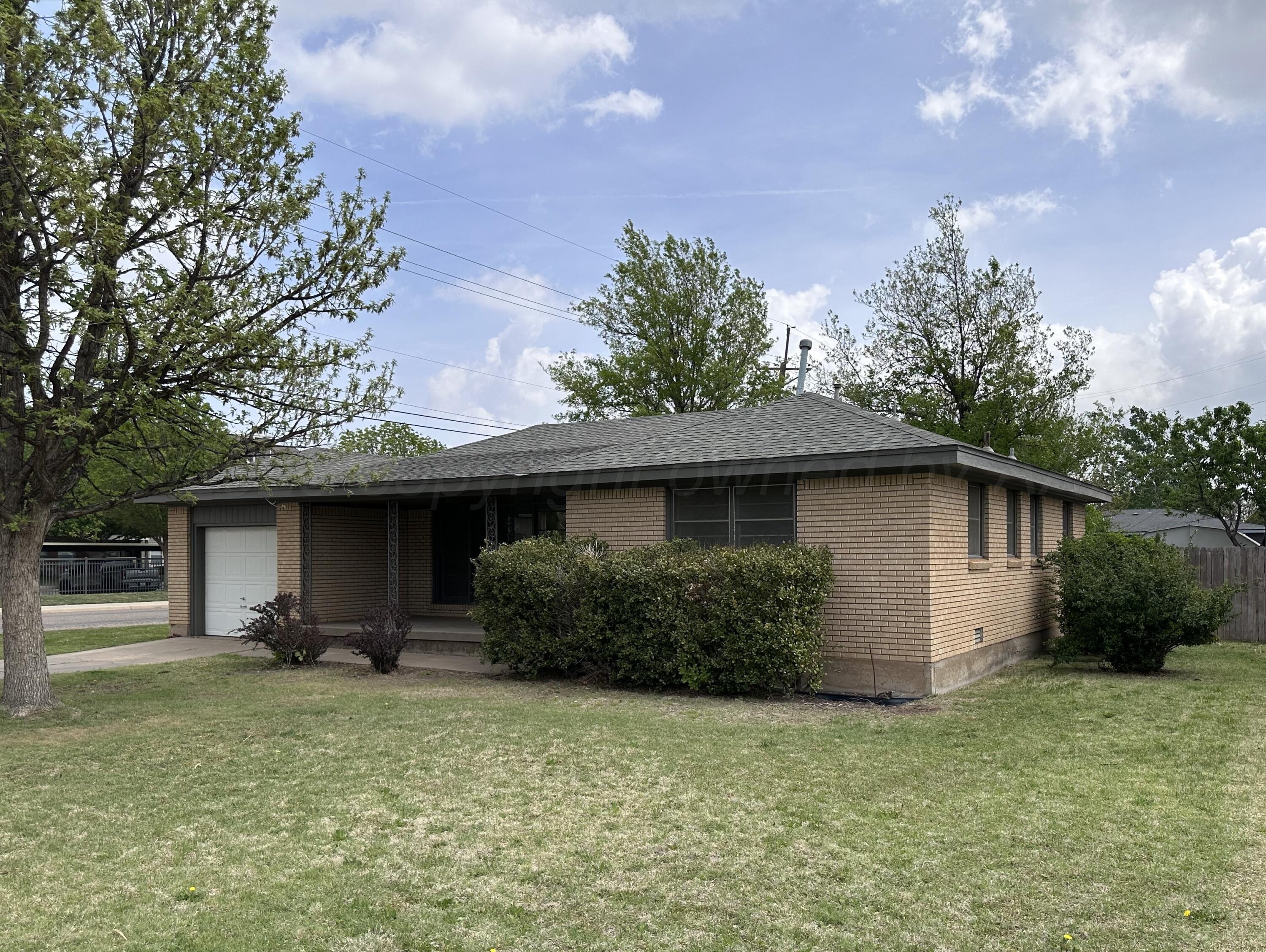 1101 Smiley Street Property Photo 1