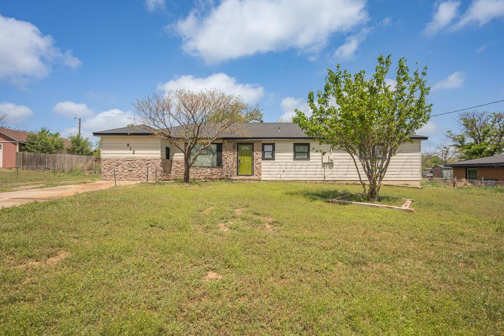 912 W Bonita Avenue Property Photo 1