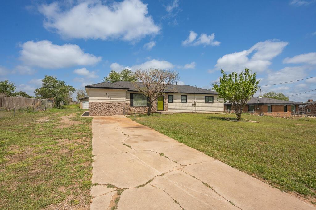 912 W Bonita Avenue Property Photo 2