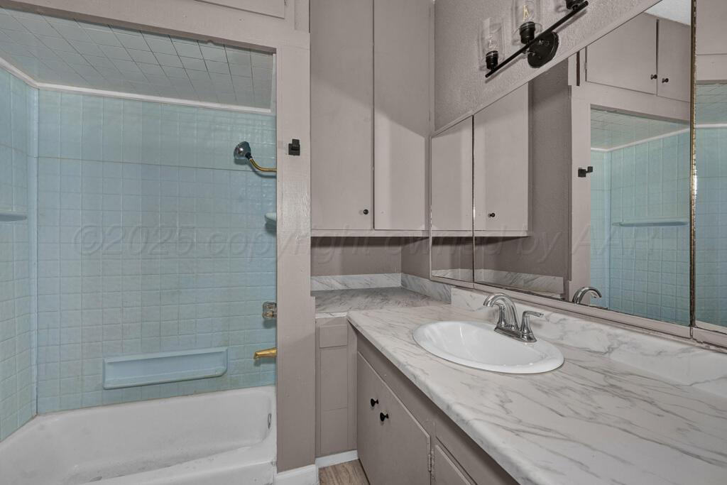 912 W Bonita Avenue Property Photo 11