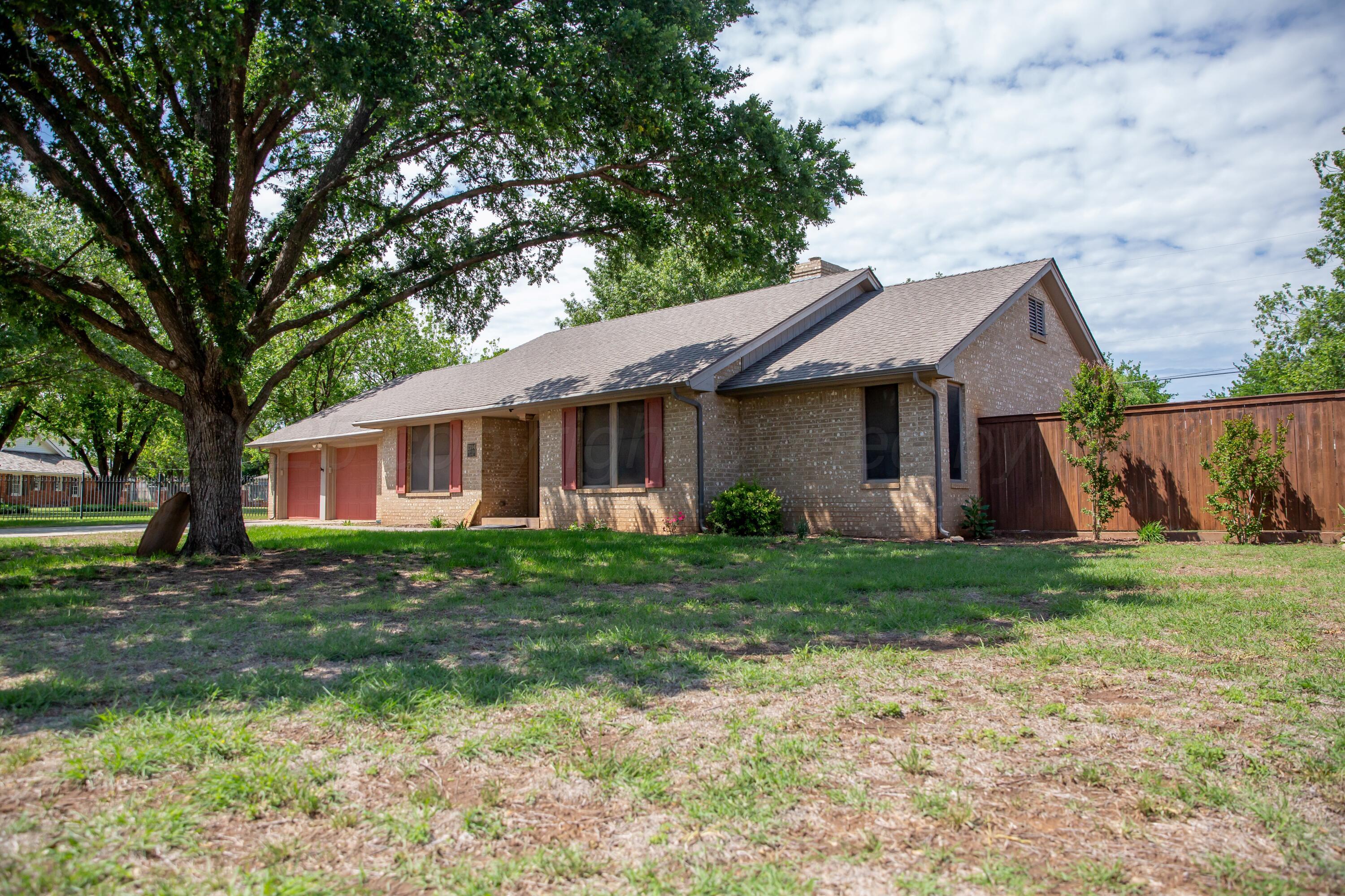 2104 Denfield Lane Property Photo 1