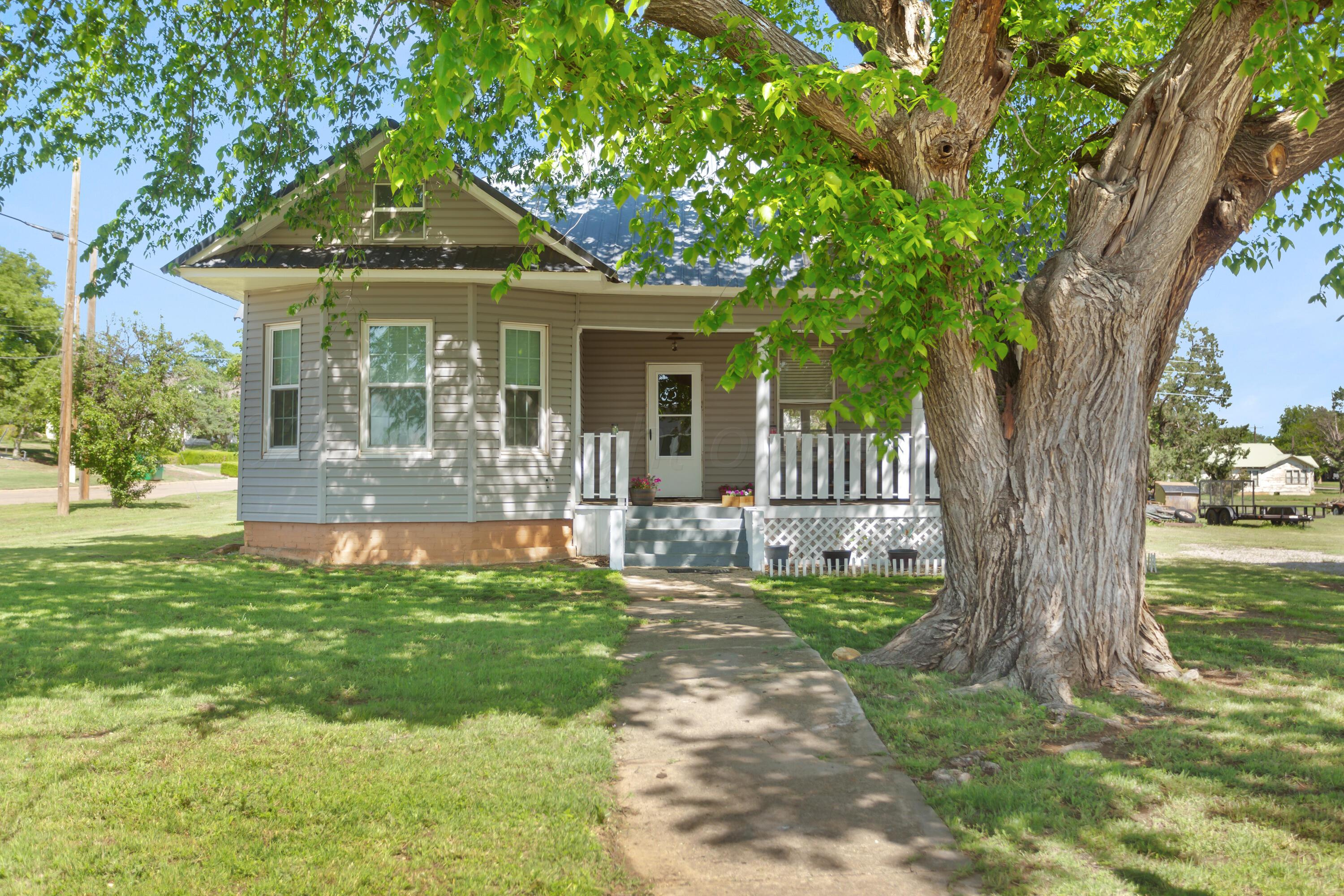 110 N Houston St Property Photo 2