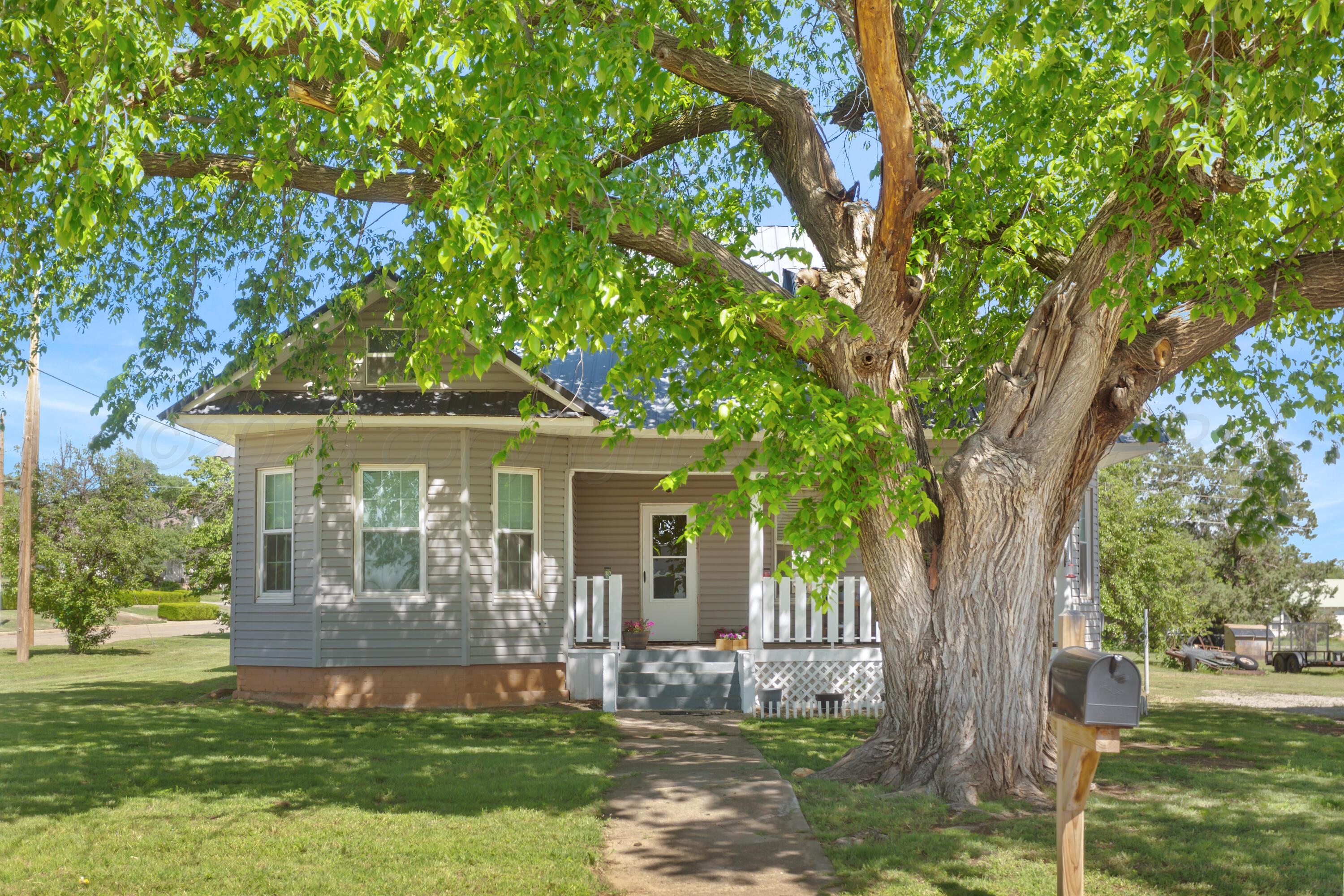 110 N Houston St Property Photo 3