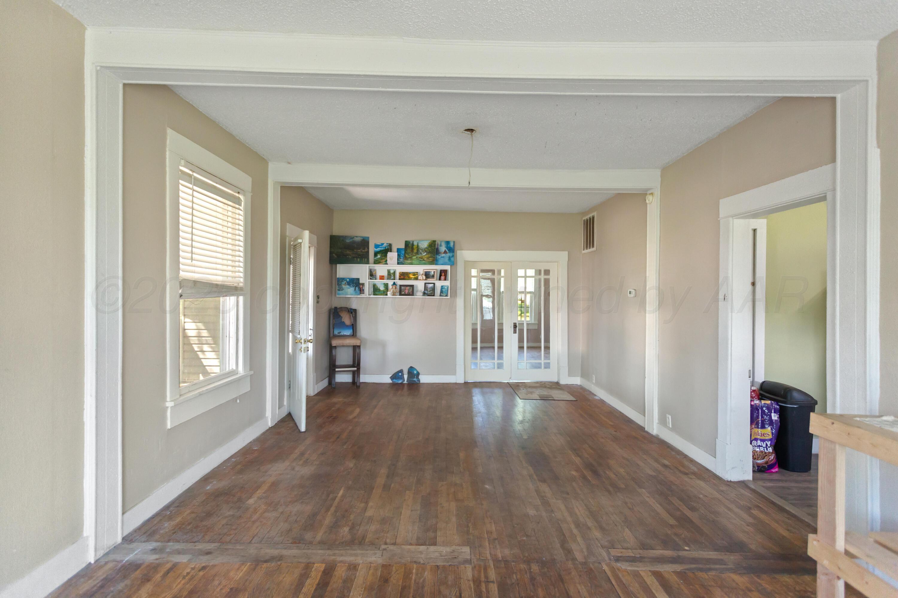 110 N Houston St Property Photo 6