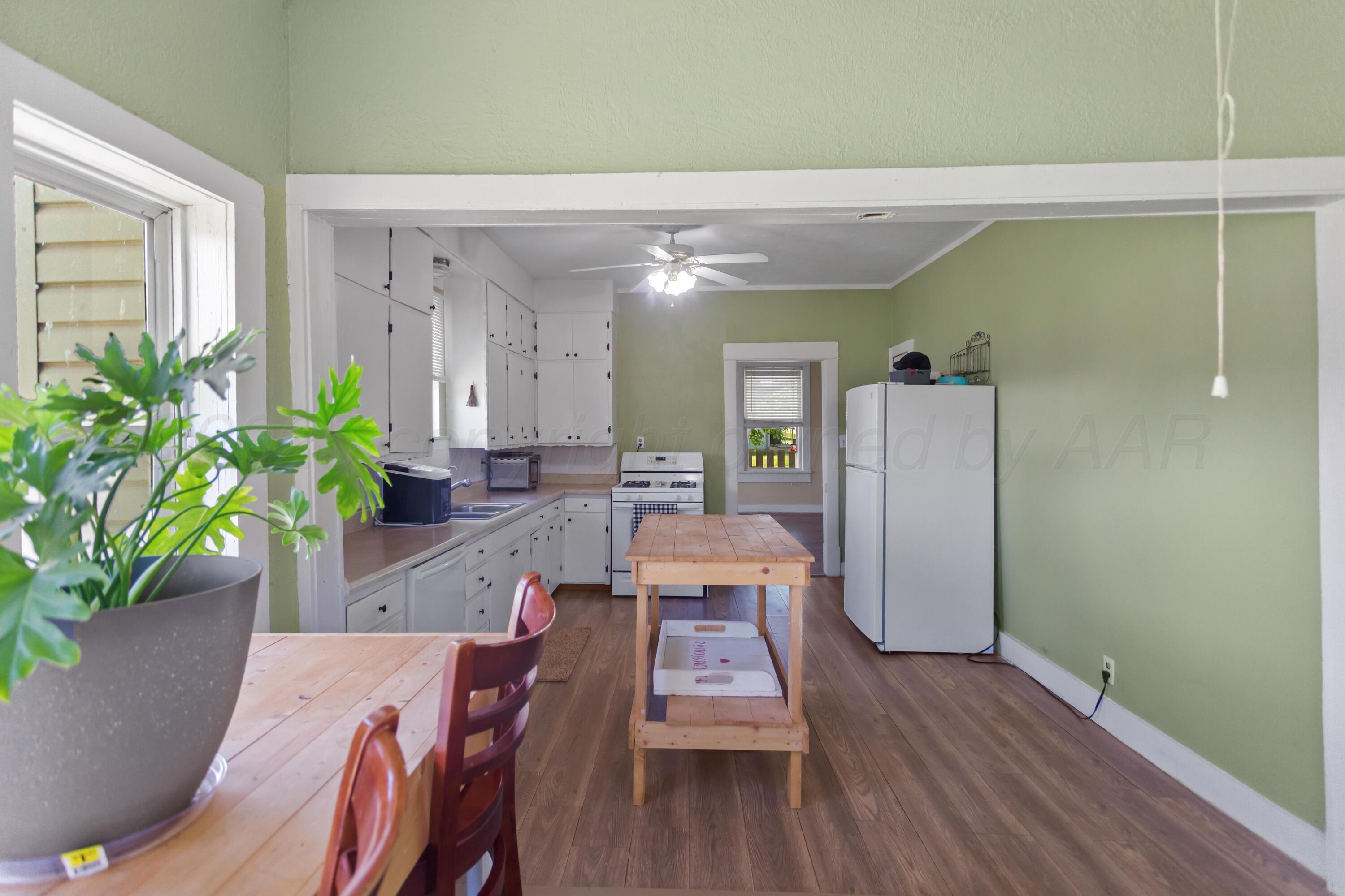 110 N Houston St Property Photo 9