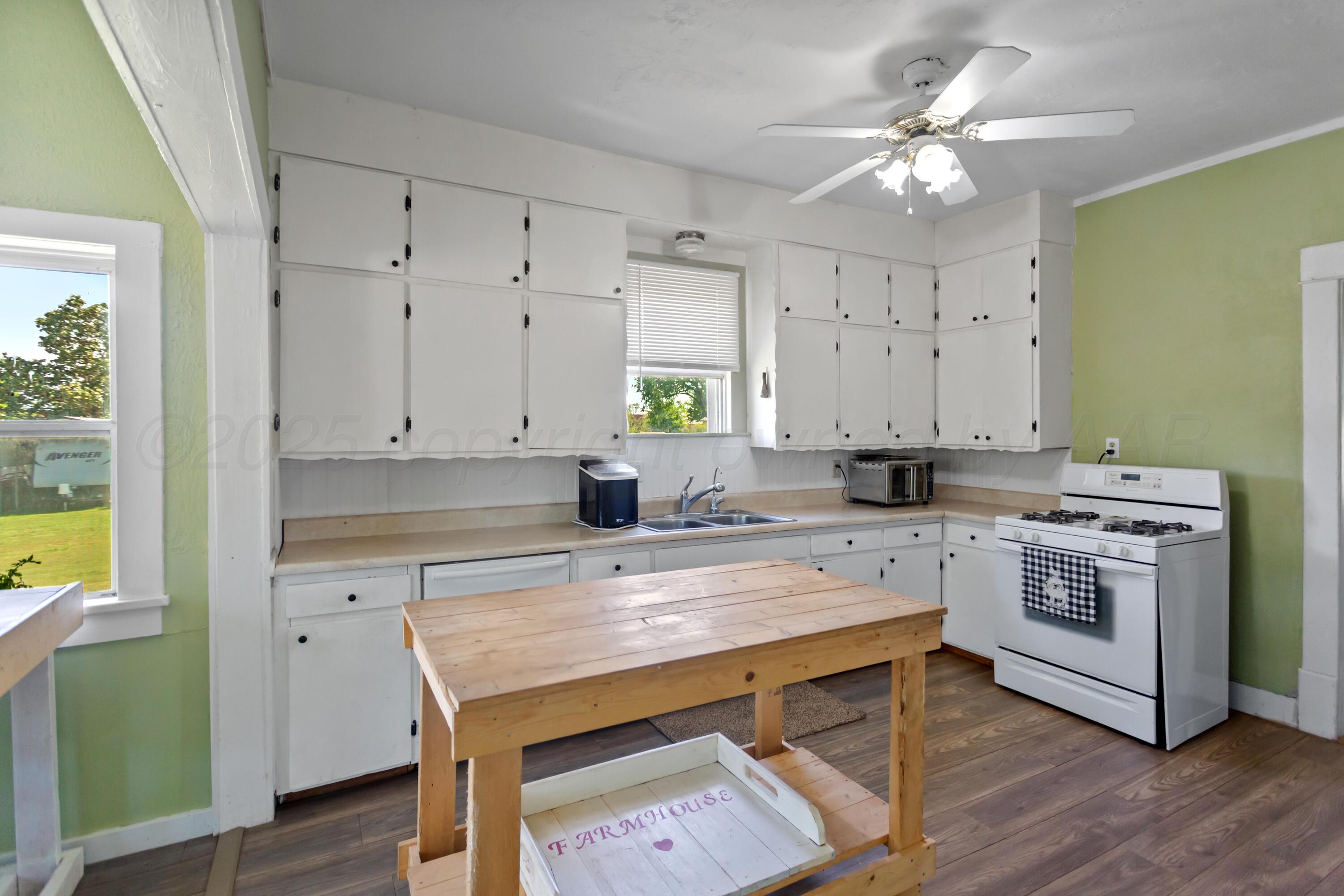 110 N Houston St Property Photo 10