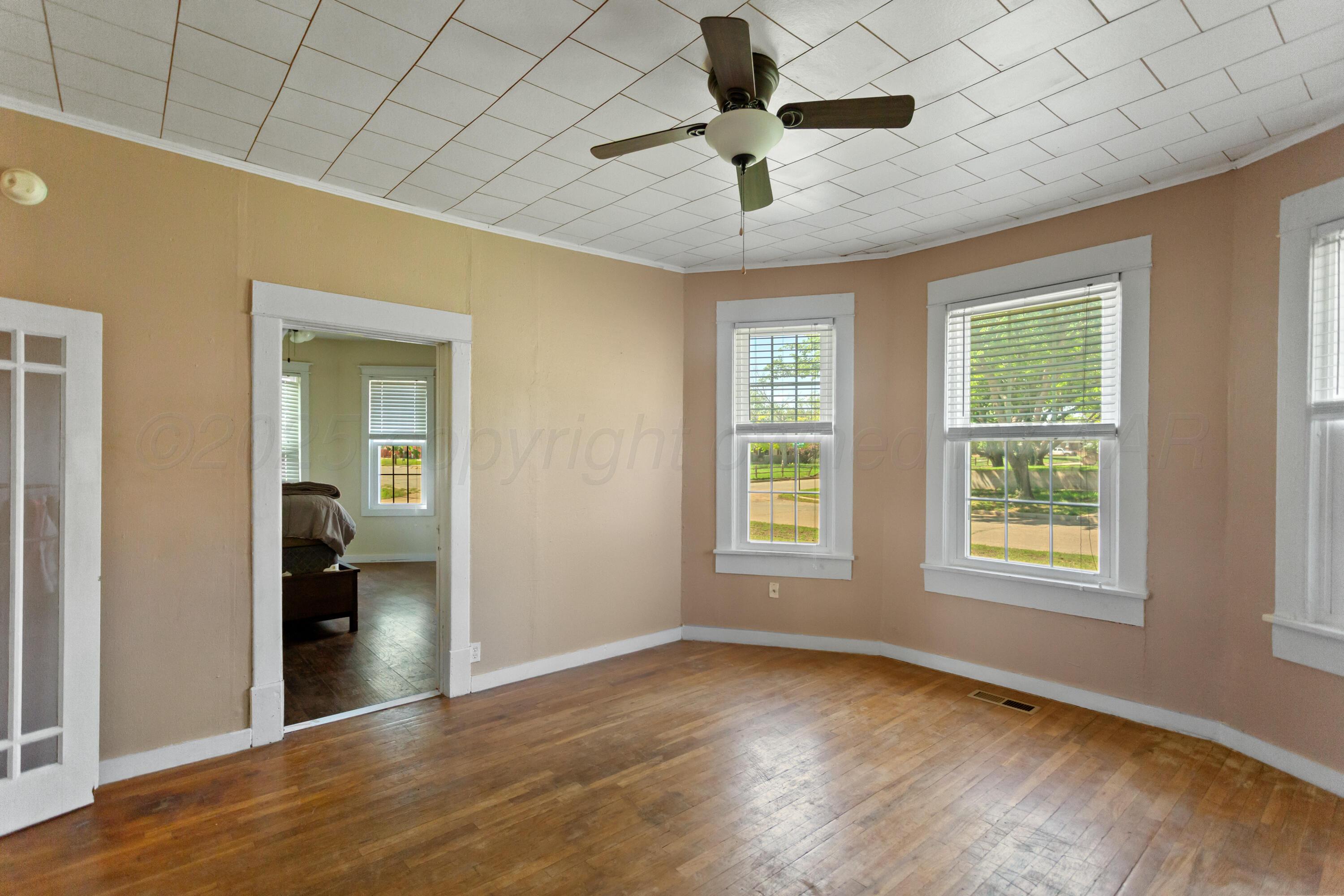 110 N Houston St Property Photo 12
