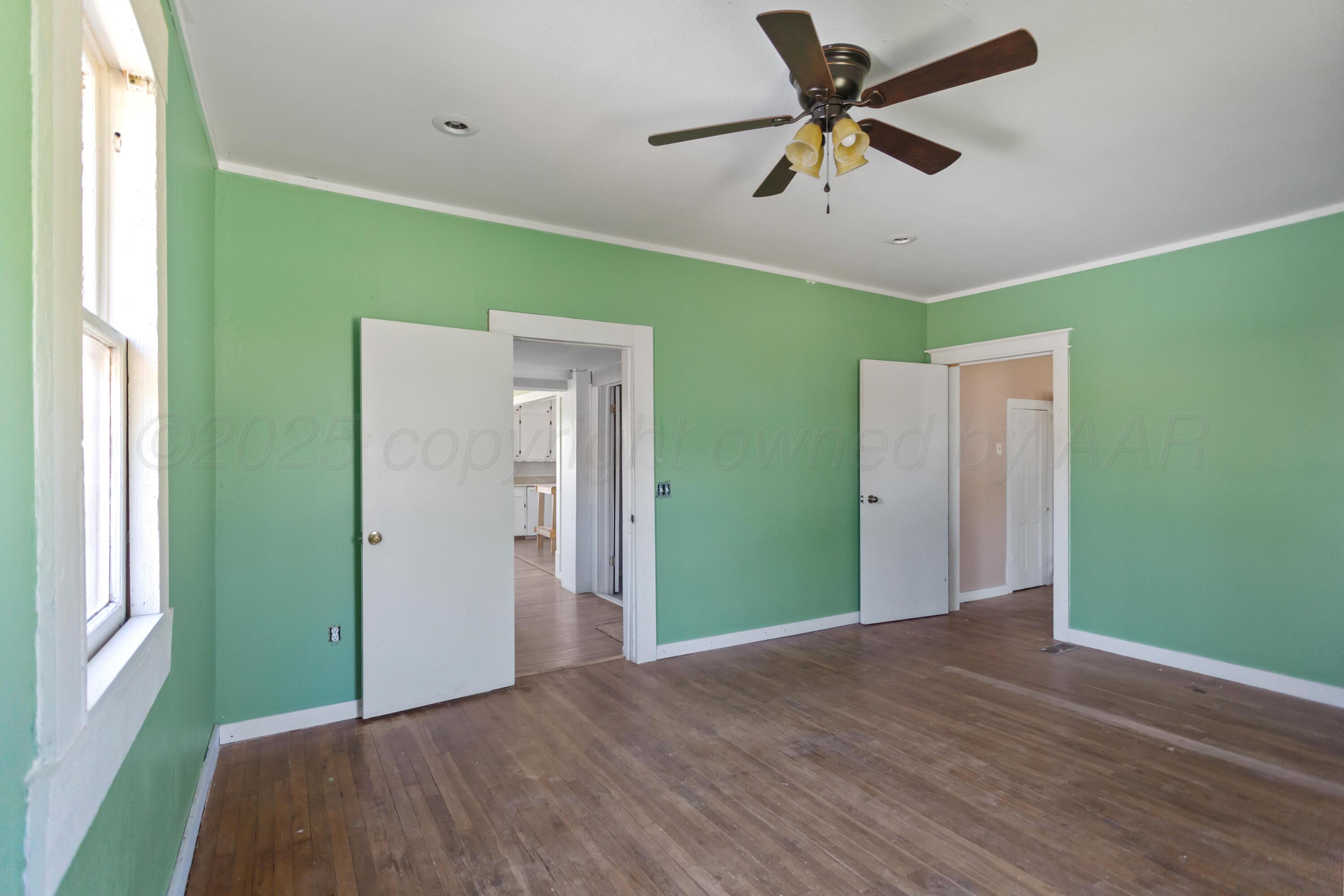 110 N Houston St Property Photo 16