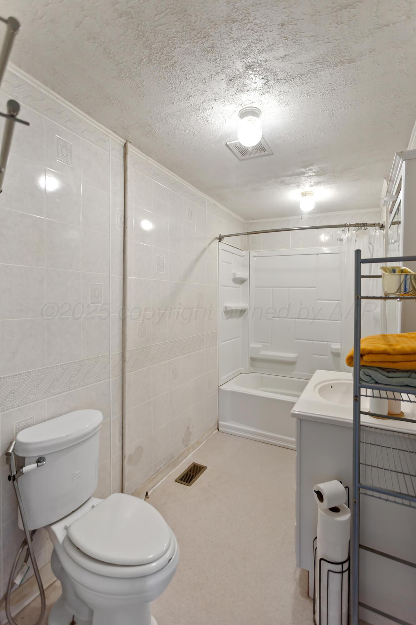 110 N Houston St Property Photo 17