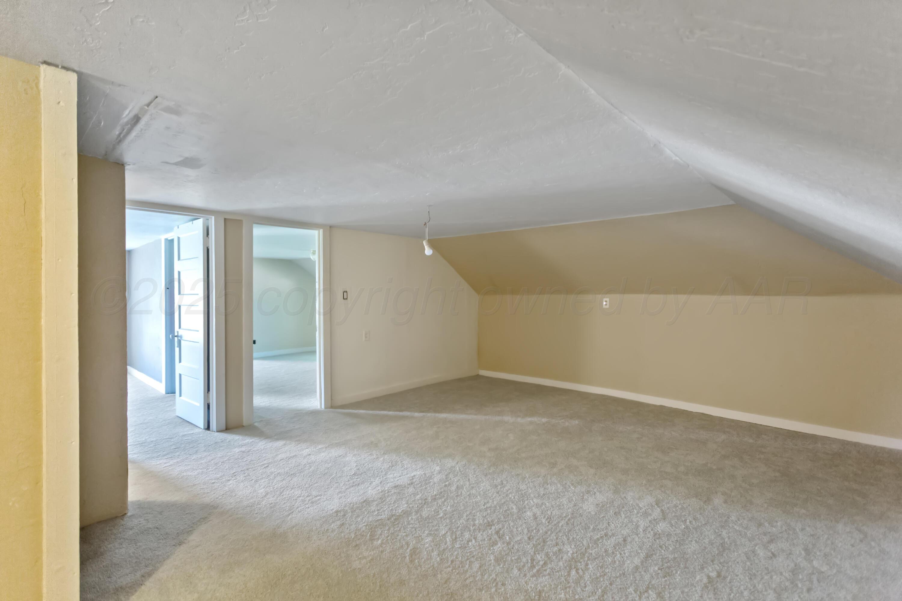 110 N Houston St Property Photo 21