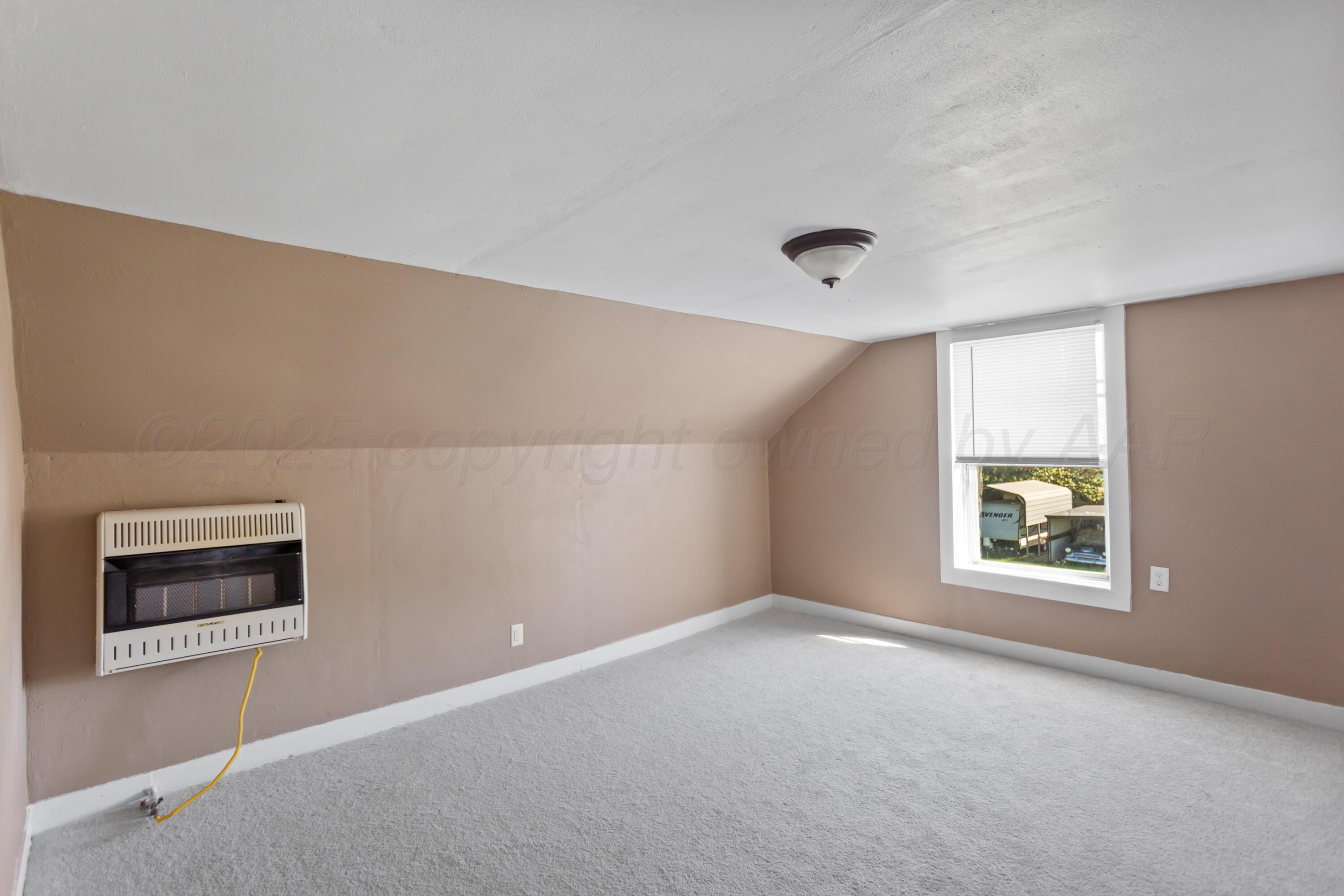 110 N Houston St Property Photo 23