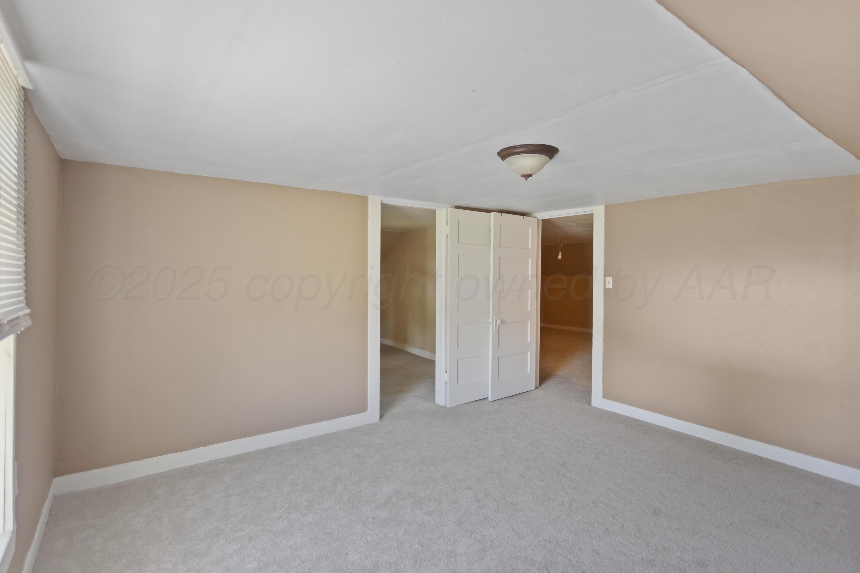 110 N Houston St Property Photo 24