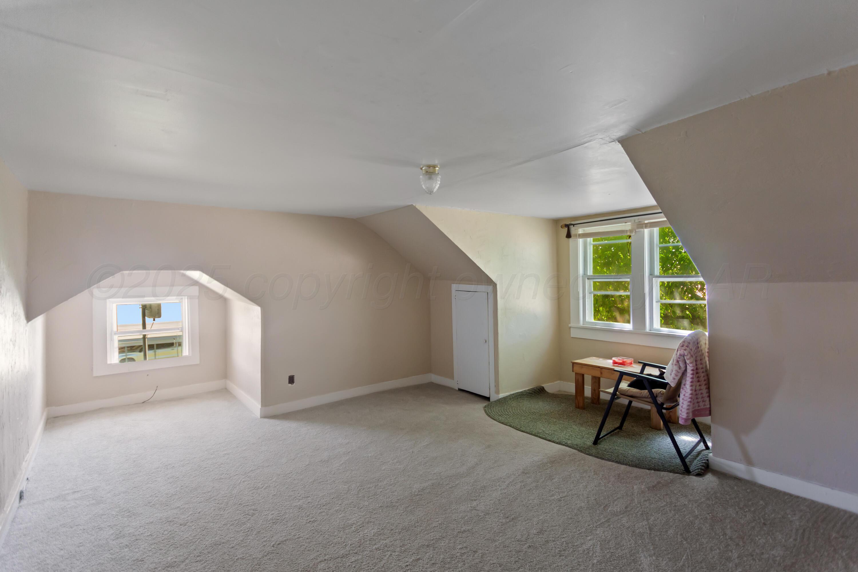 110 N Houston St Property Photo 25