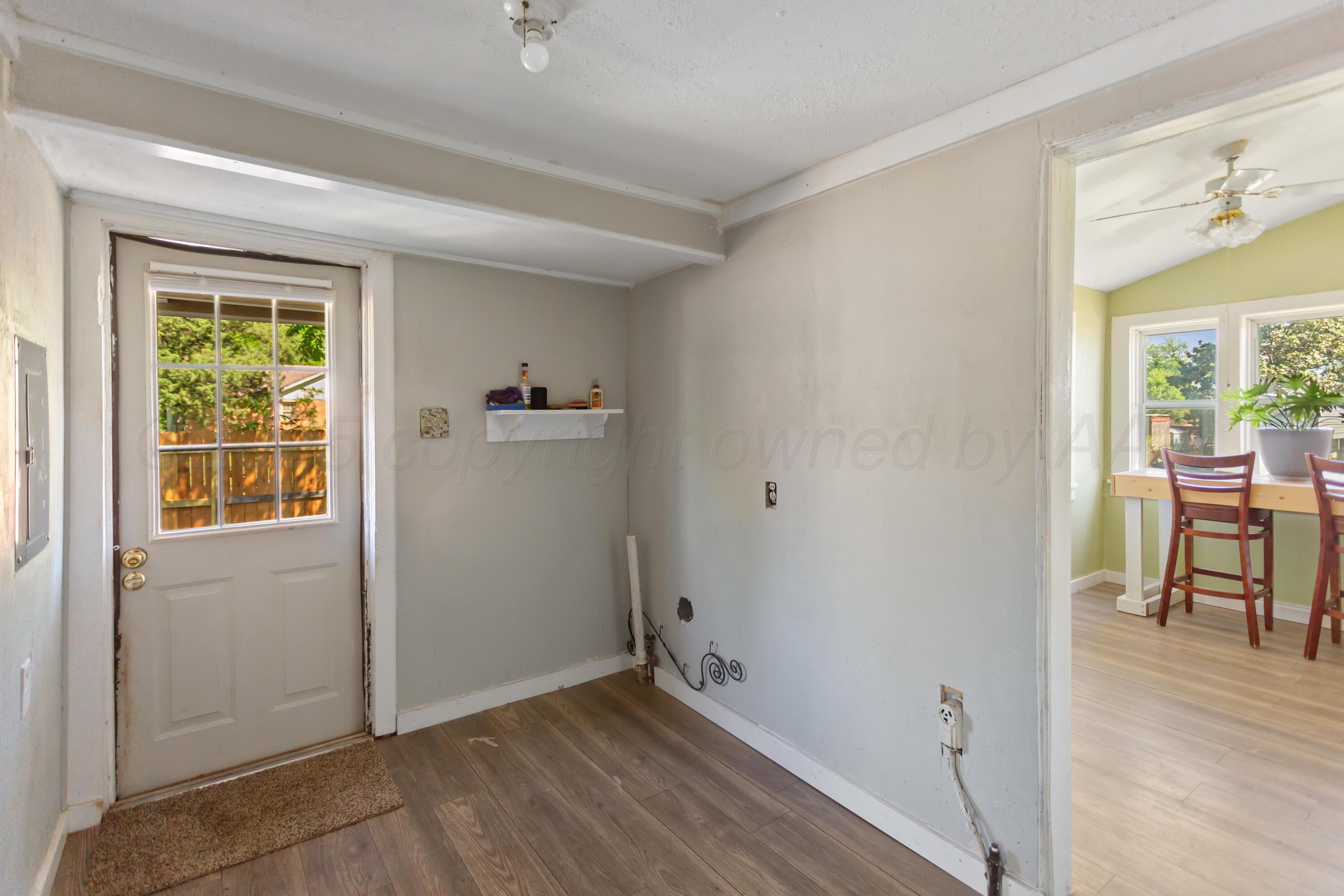 110 N Houston St Property Photo 27