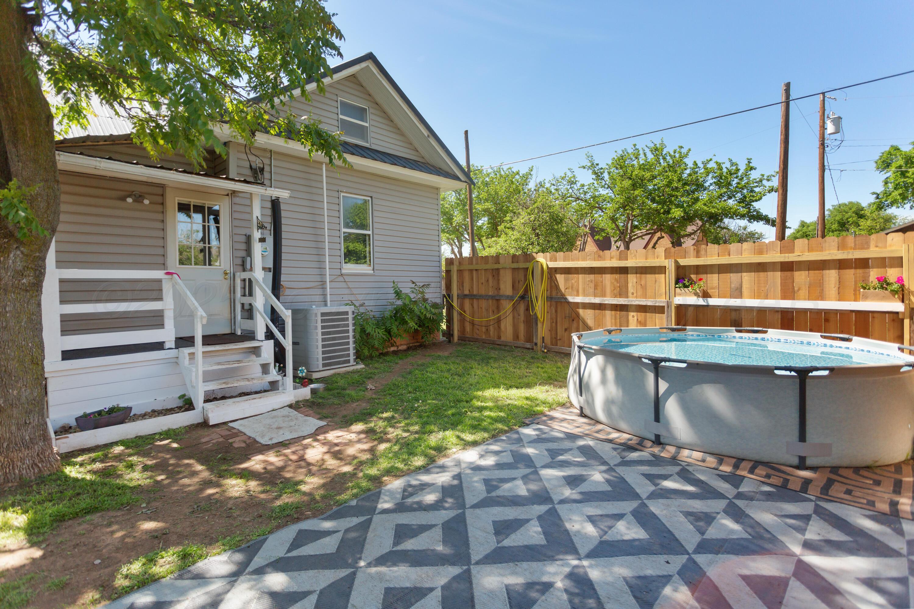 110 N Houston St Property Photo 28