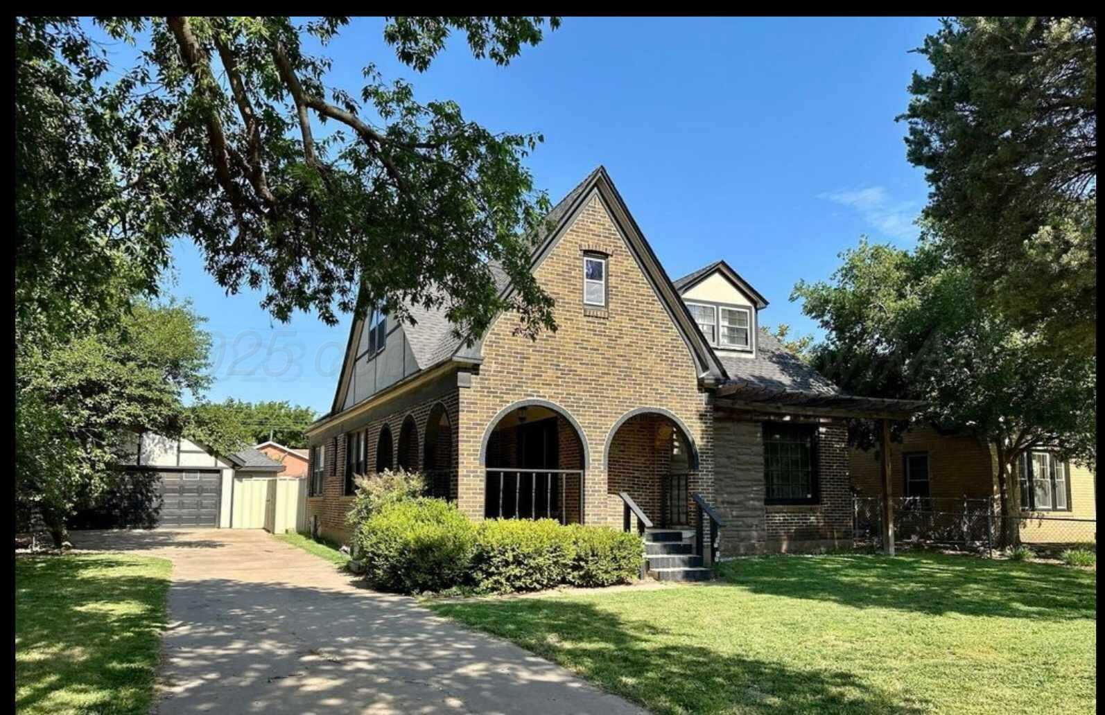 1502 S Travis Street Property Photo 1