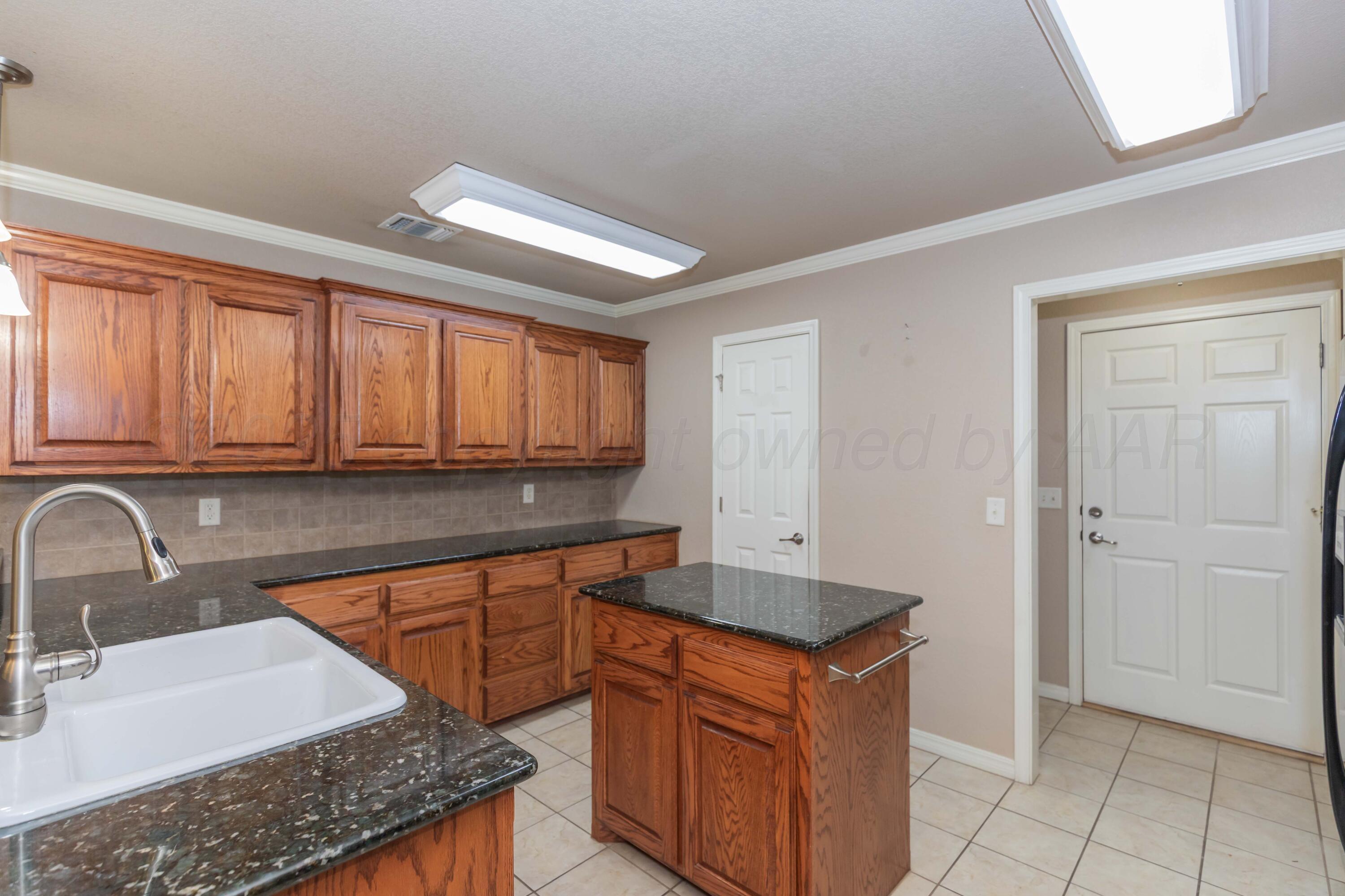 6703 Mosley Street Property Photo 8