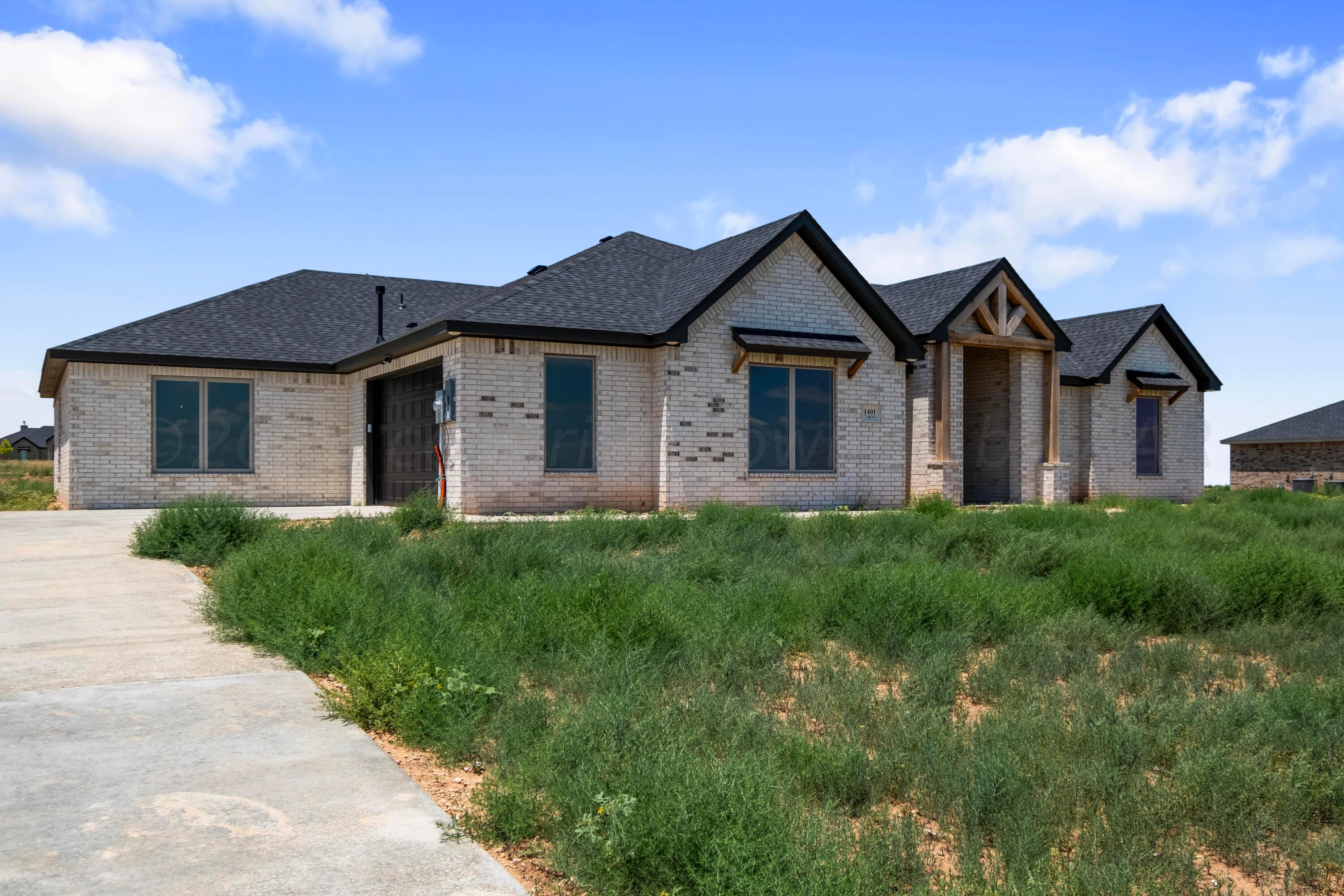 1401 Taryn Lane Property Photo 2